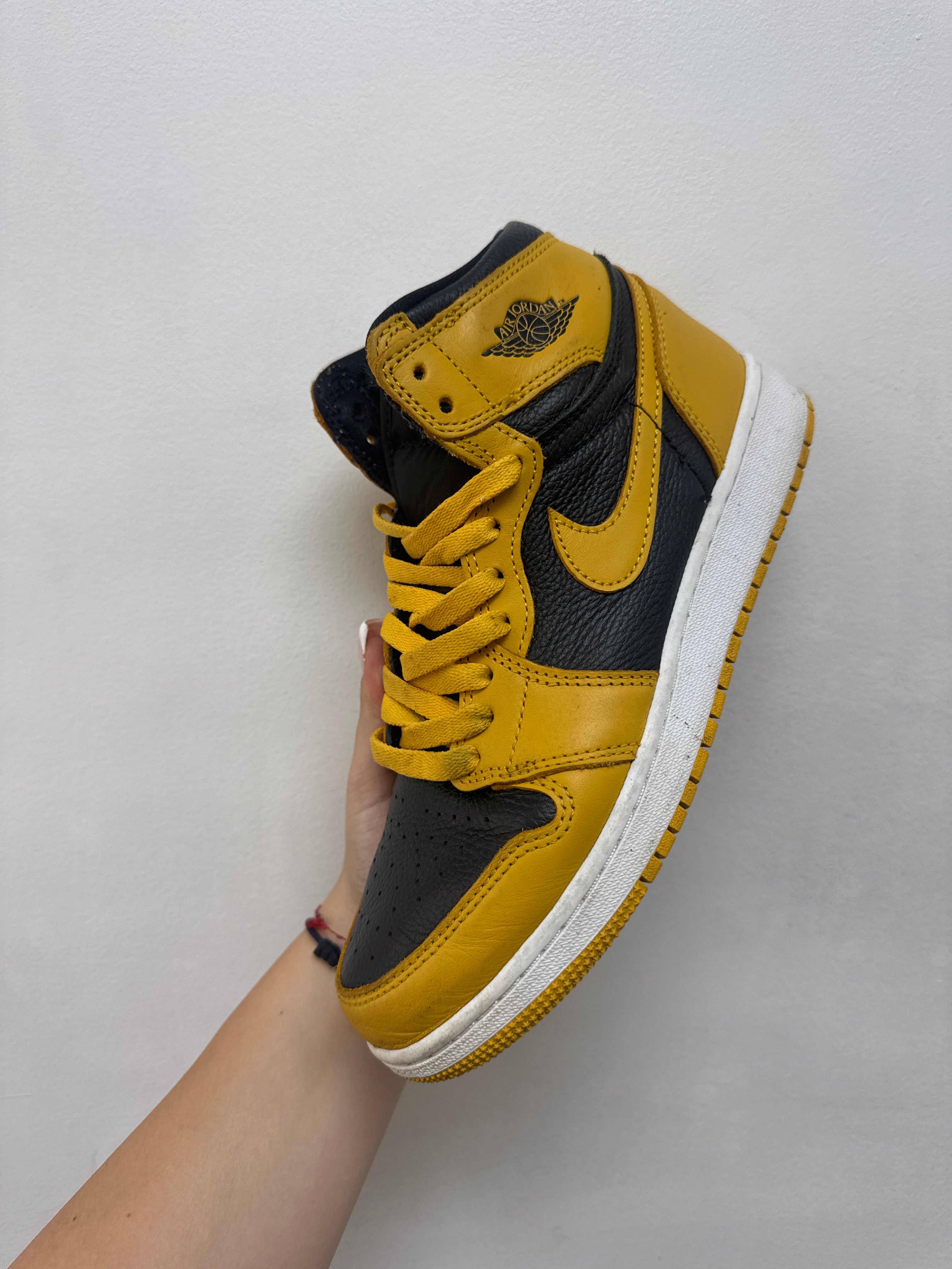 Jordan 1 Pollen Sneakers