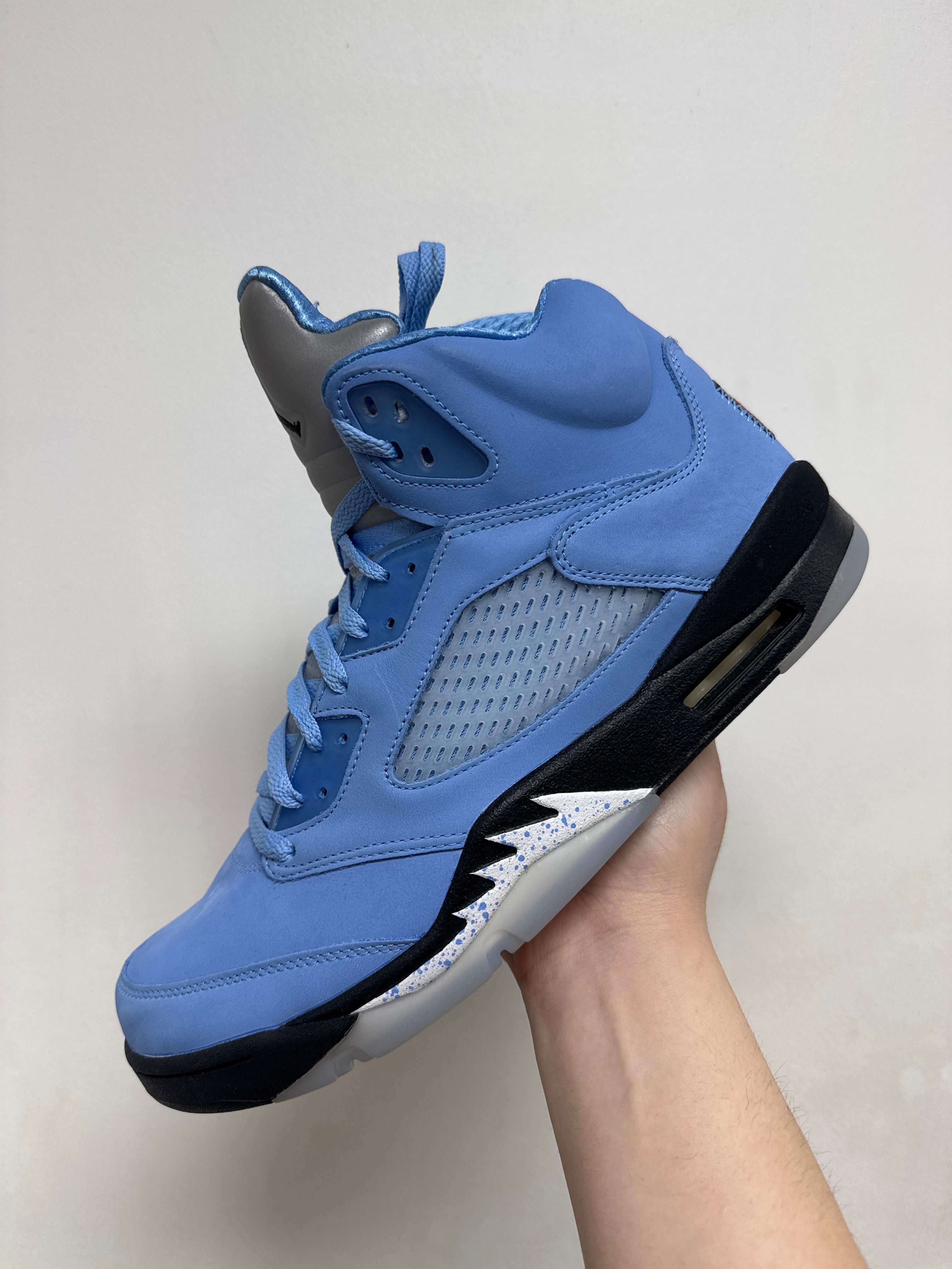 Jordan 5 UNC Sneakers