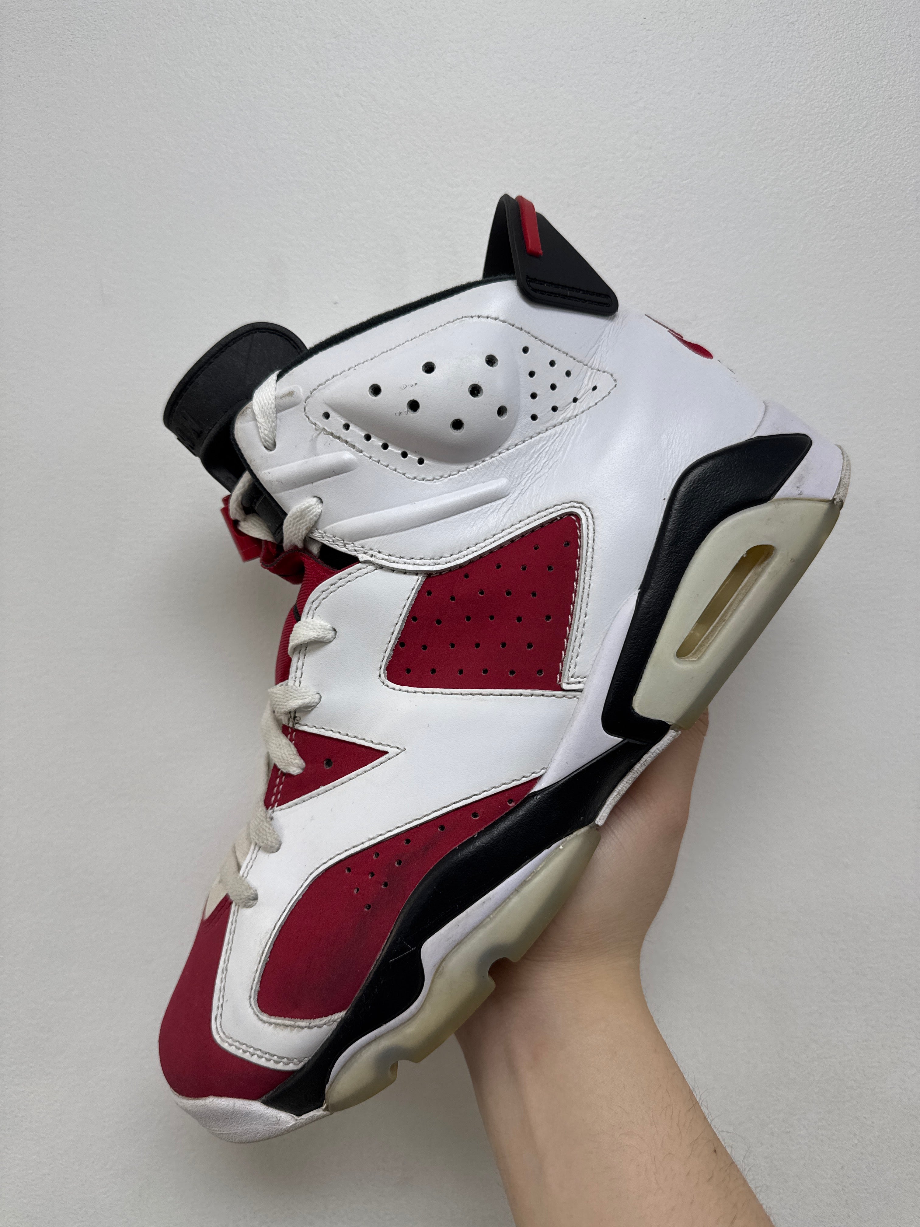 Jordan 6 Carmine Sneakers