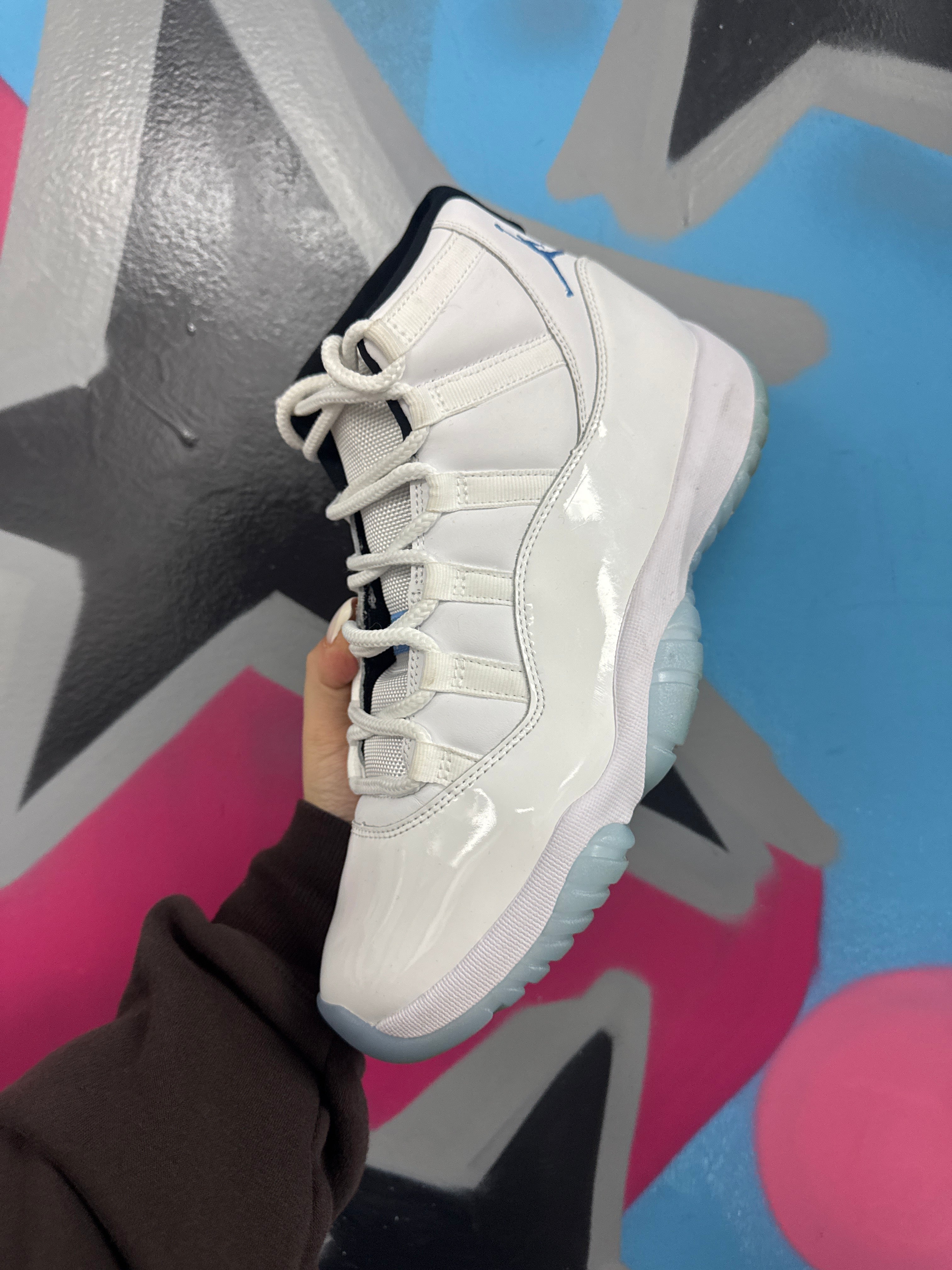 Jordan 11 Legend Blue Sneakers