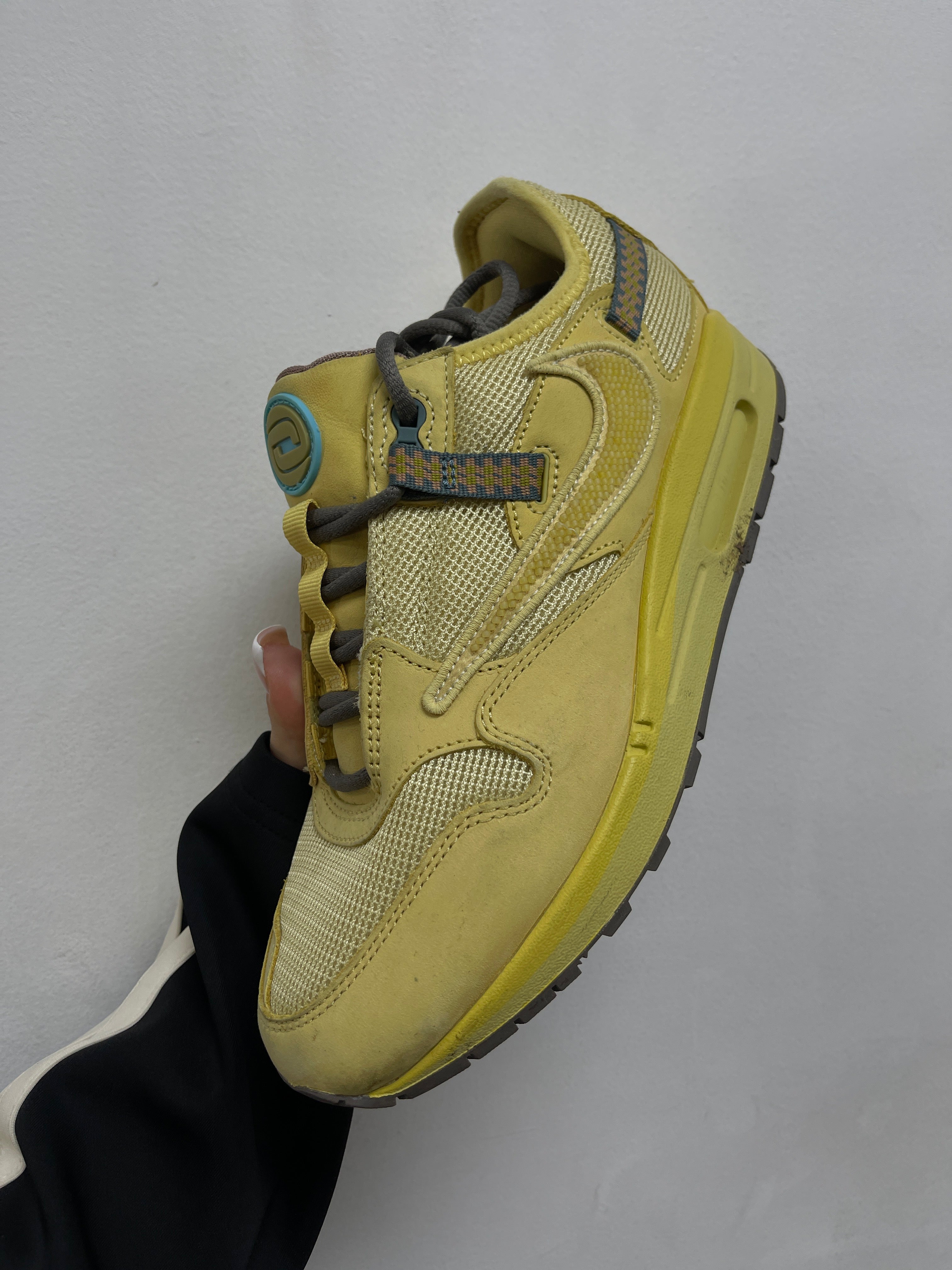 Nike x Travis Scott AM1 Saturn Yellow Sneakers