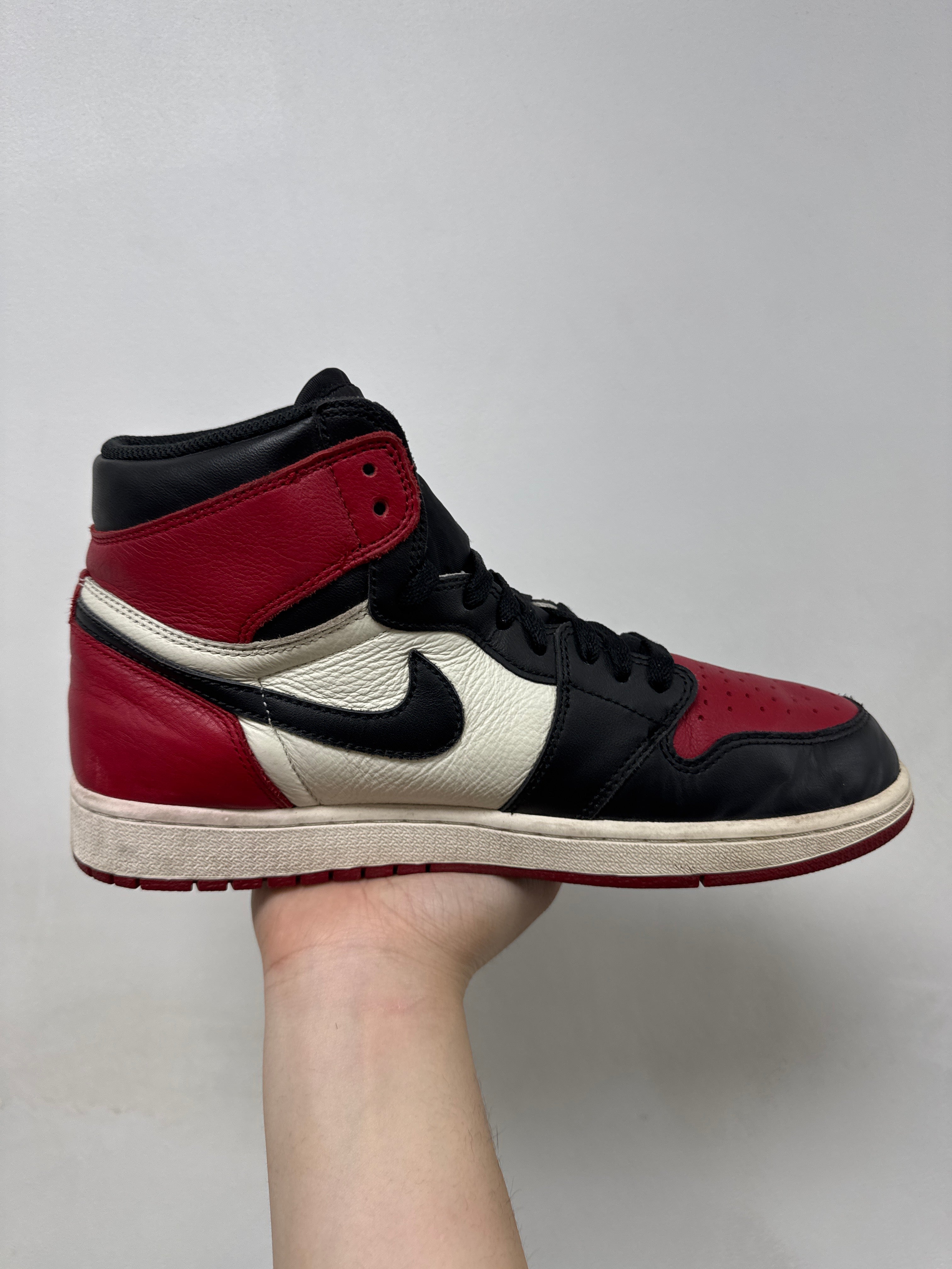 Nike Jordan 1 Bred Toe Sneakers