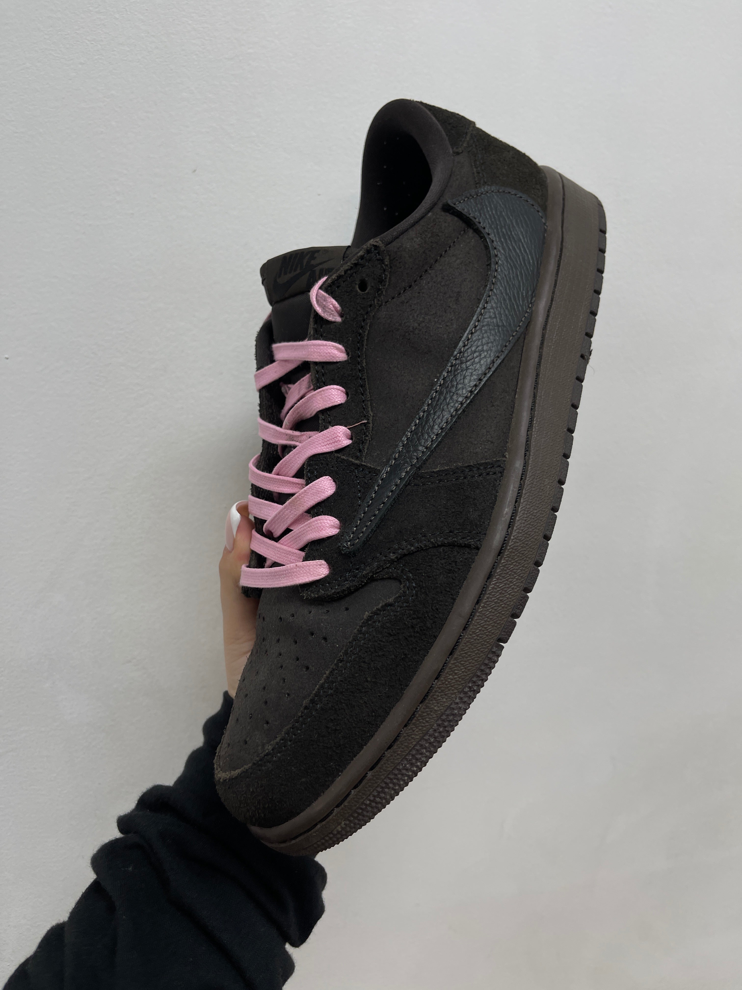 Nike Jordan 1 Travis Scott Velvet Brown Sneakers