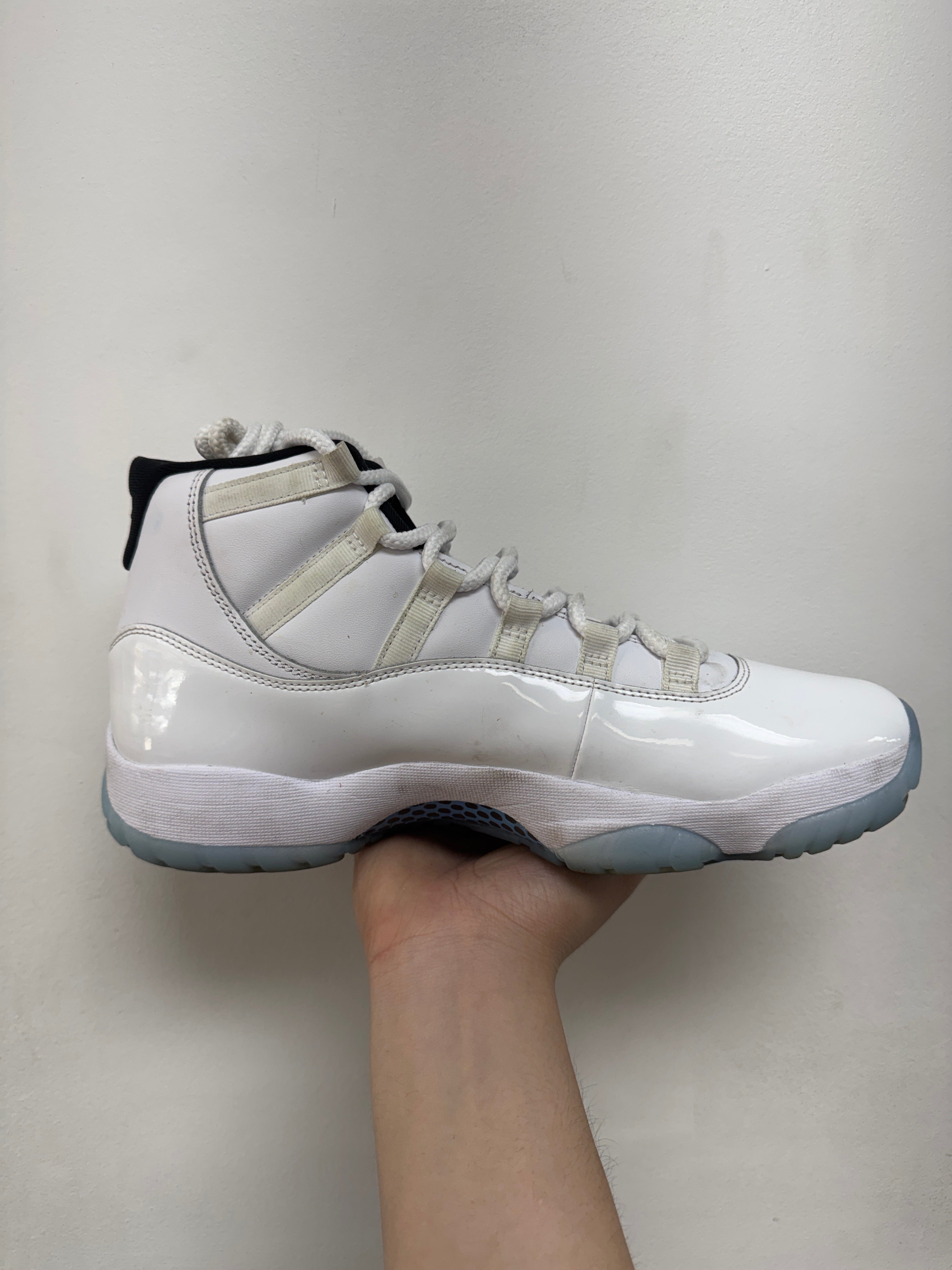 Jordan 11 Legend Blue Sneakers
