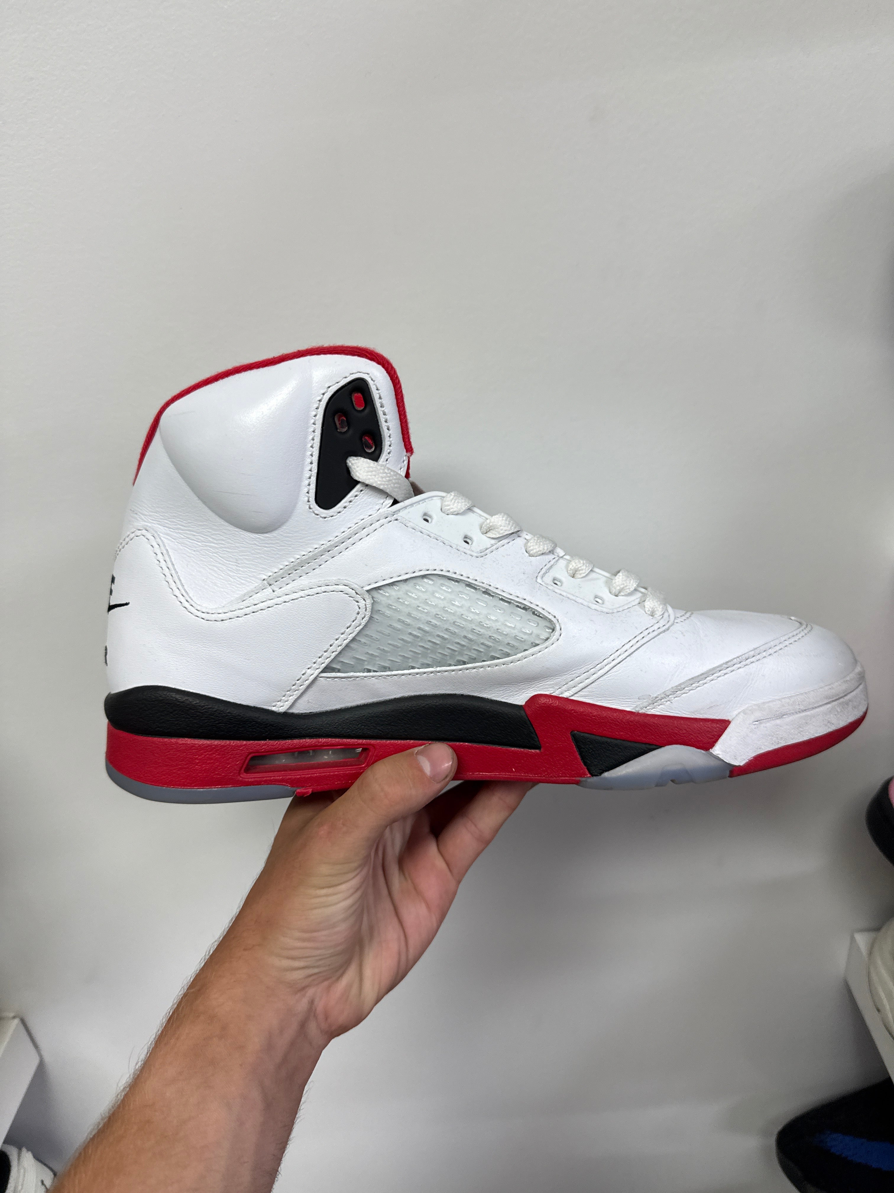 Jordan 5 Fire Red Sneakers