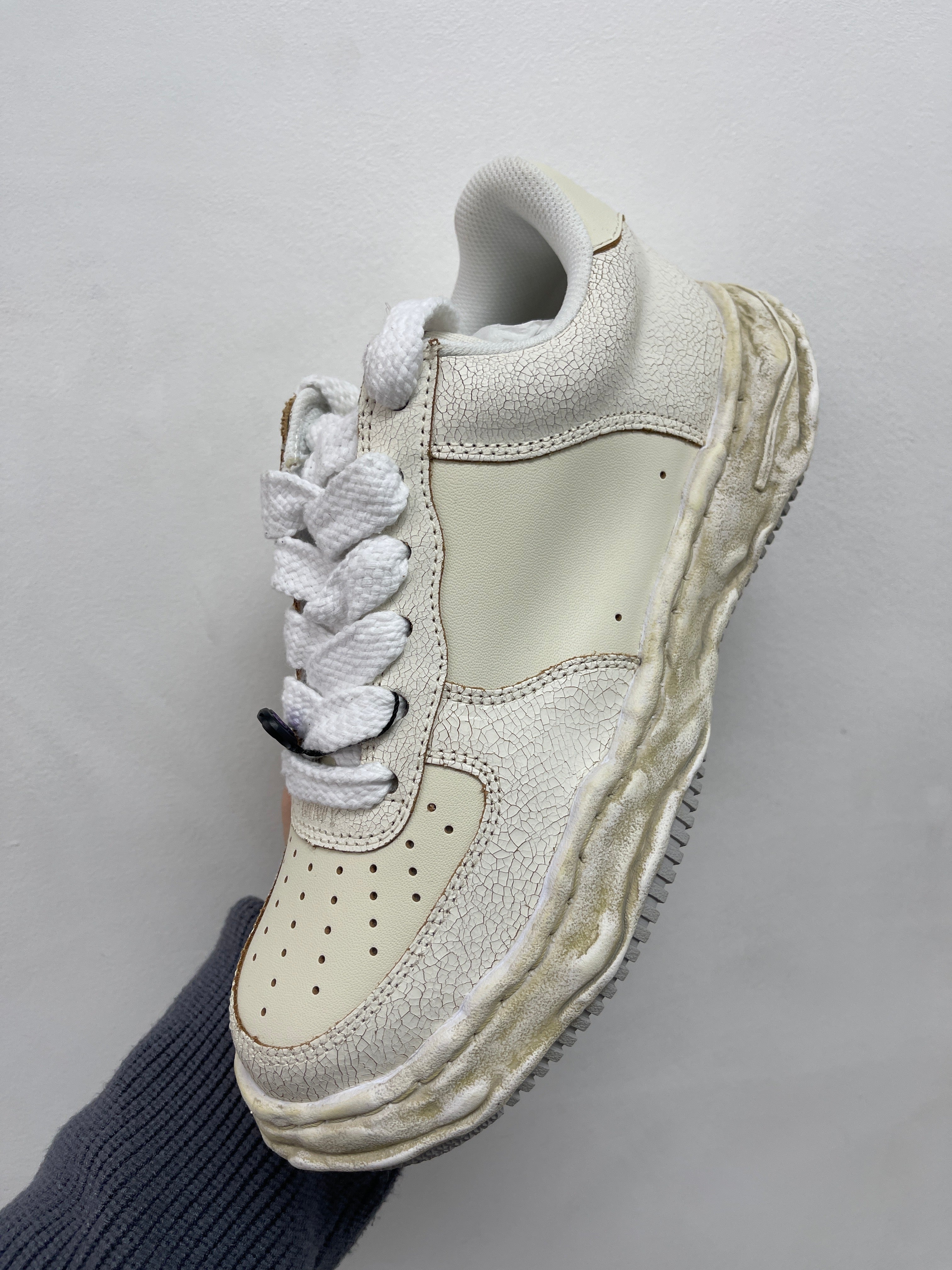 MMY Wayne OG Cream Cracked Low Sneakers