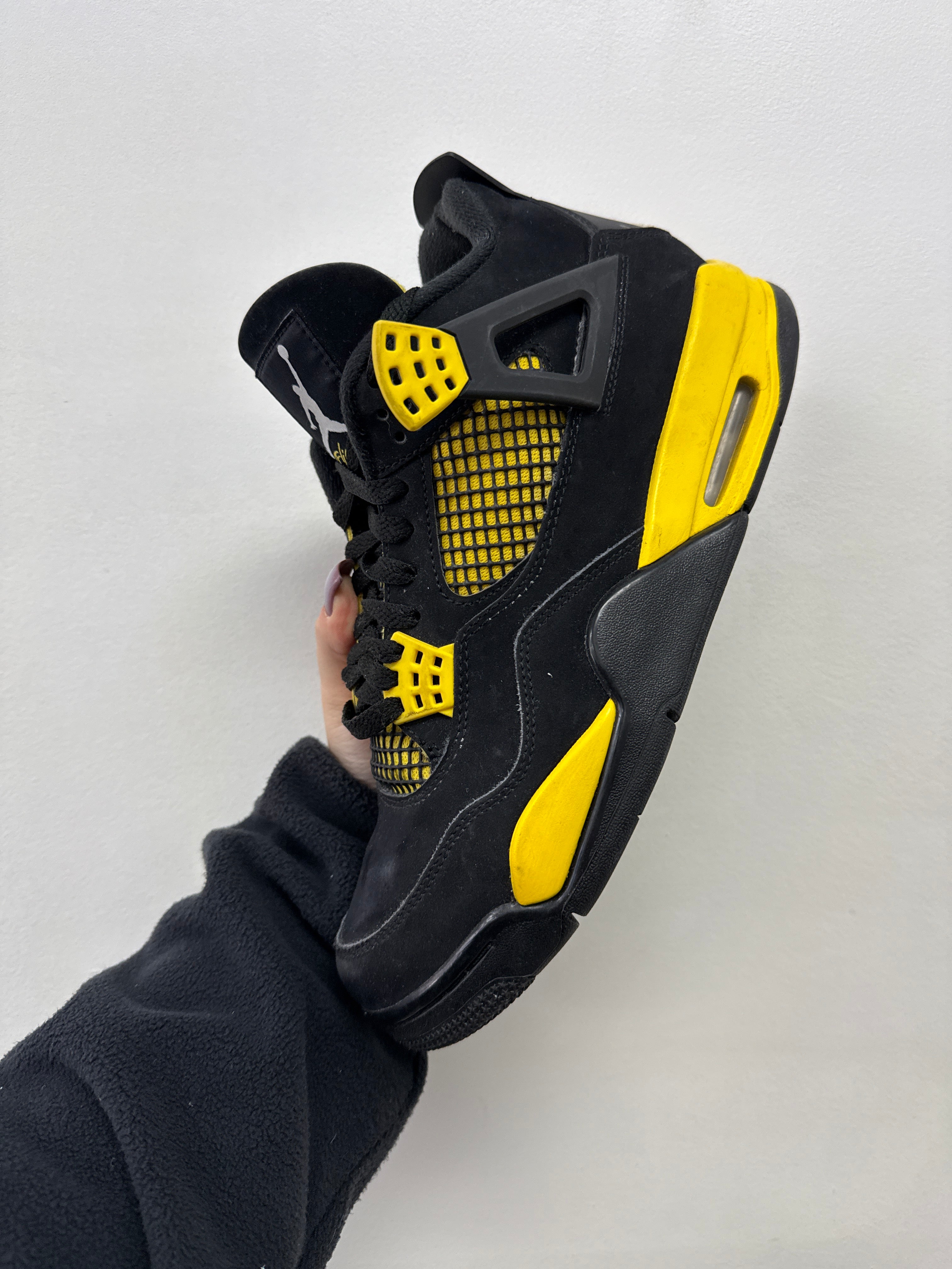 Jordan 4 Yellow Thunder Sneakers