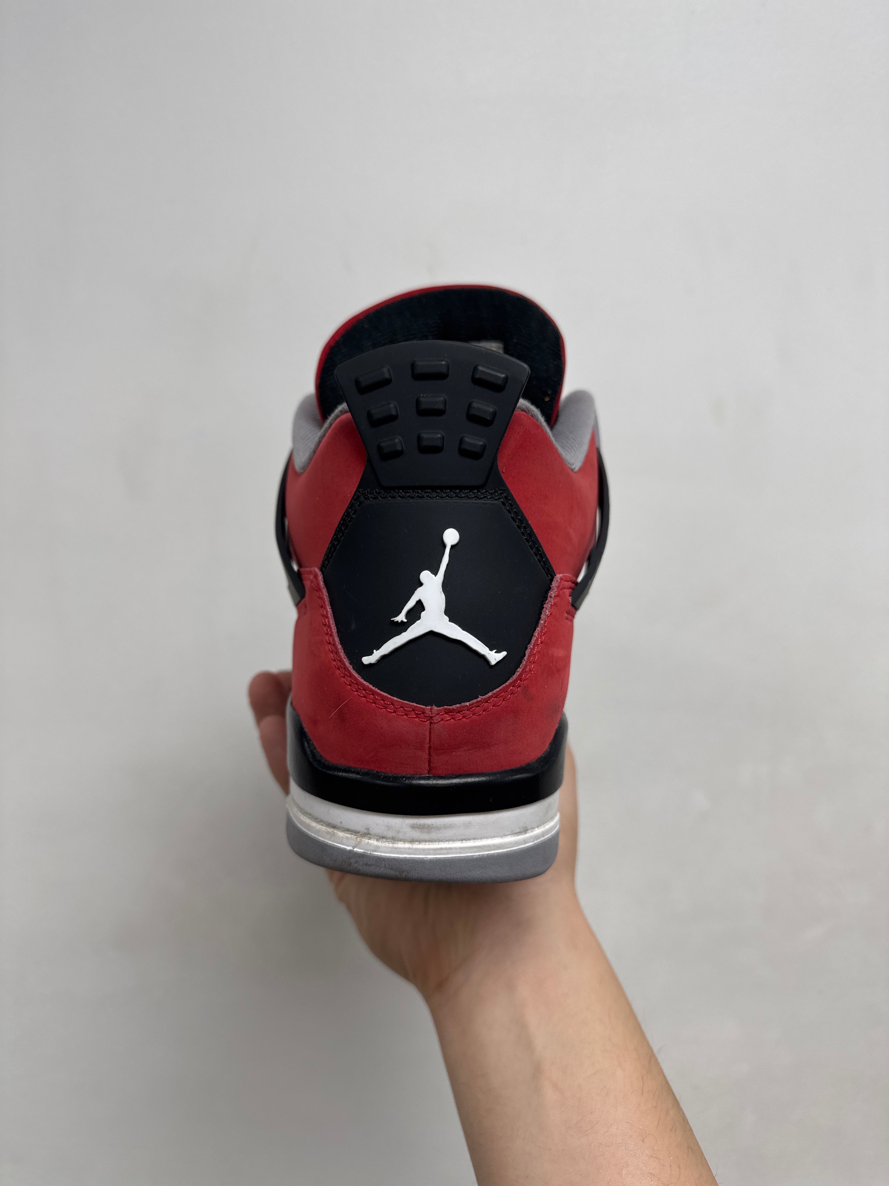 Jordan 4 Toro Sneakers