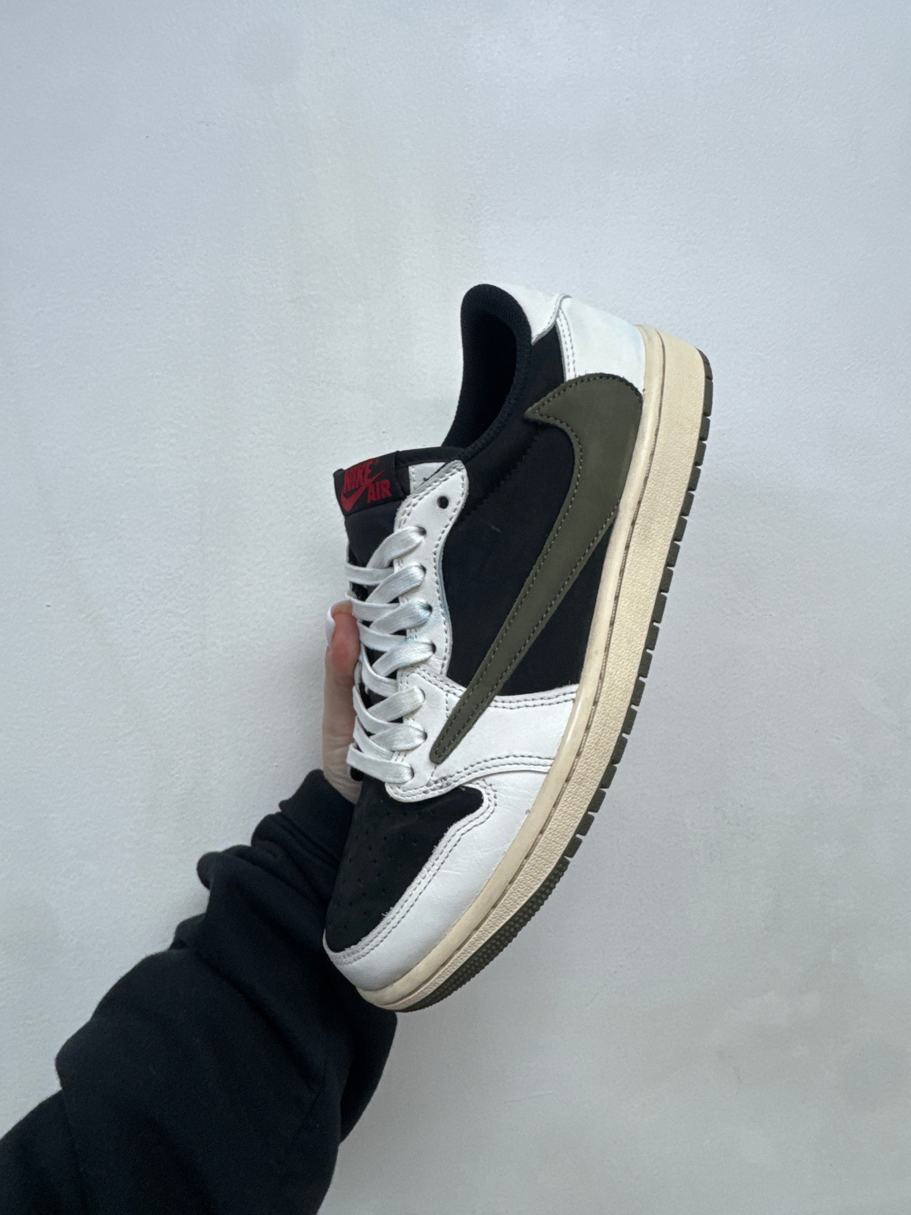 Jordan 1 Low Travis Scott WMNS Olive Sneakers