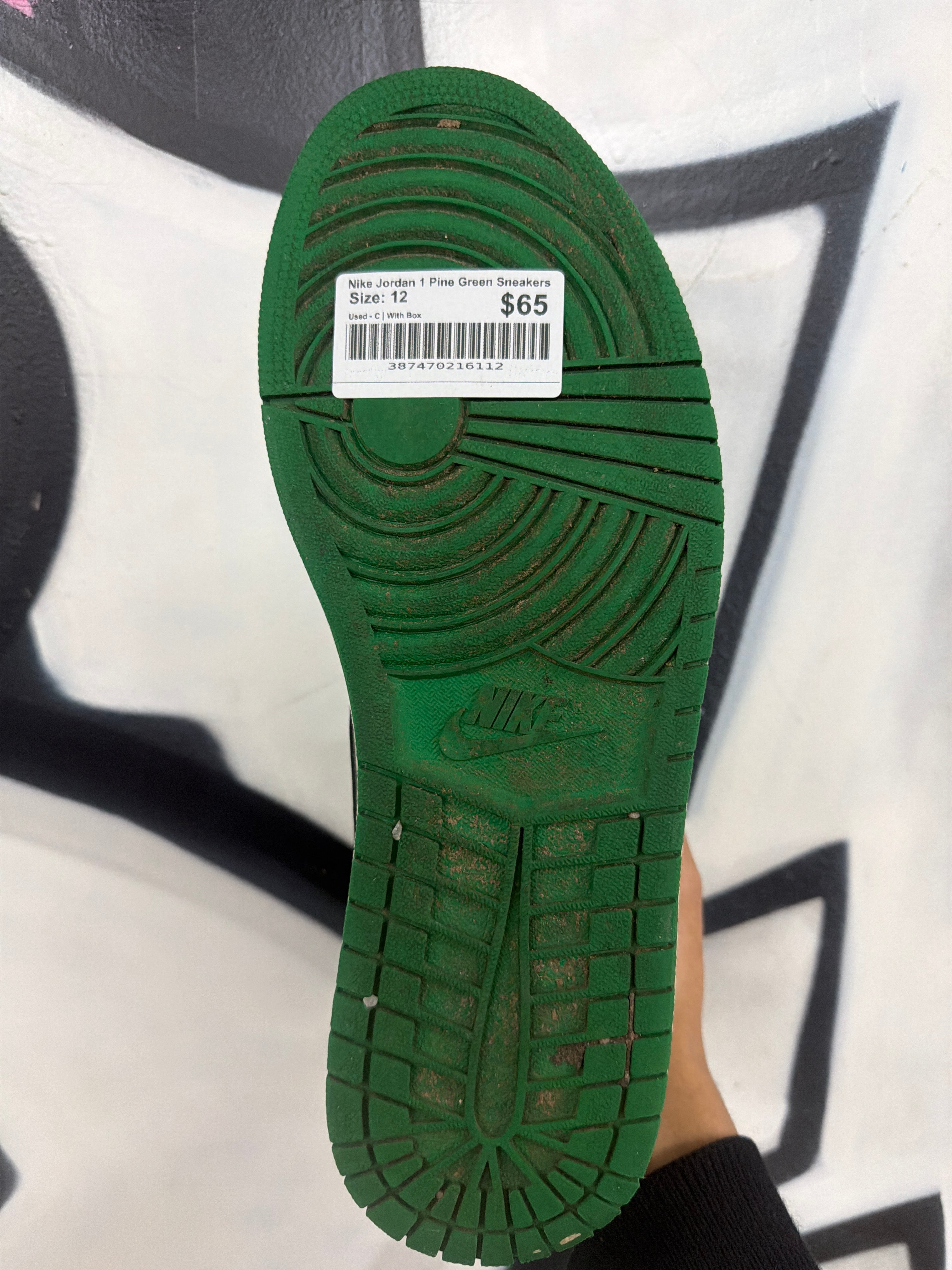 Nike Jordan 1 Pine Green Sneakers