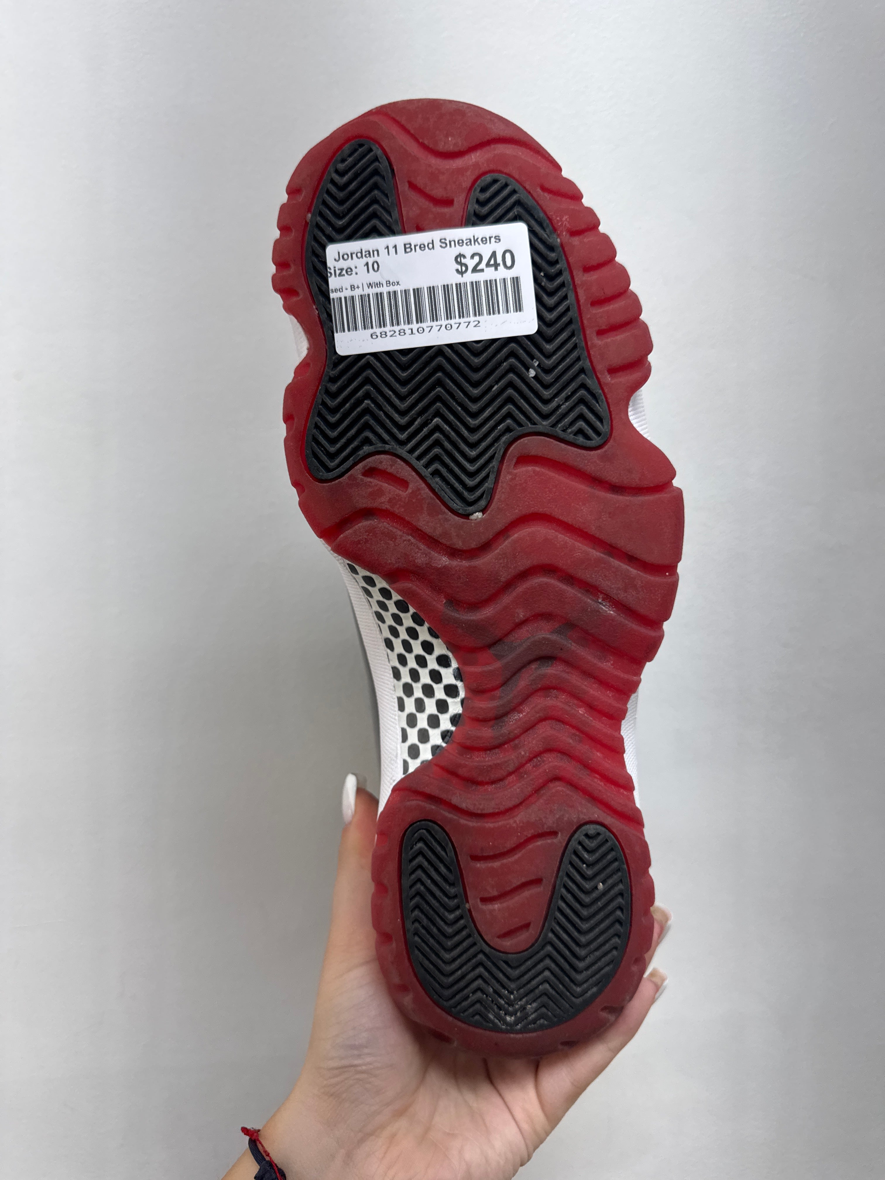 Jordan 11 Bred Sneakers