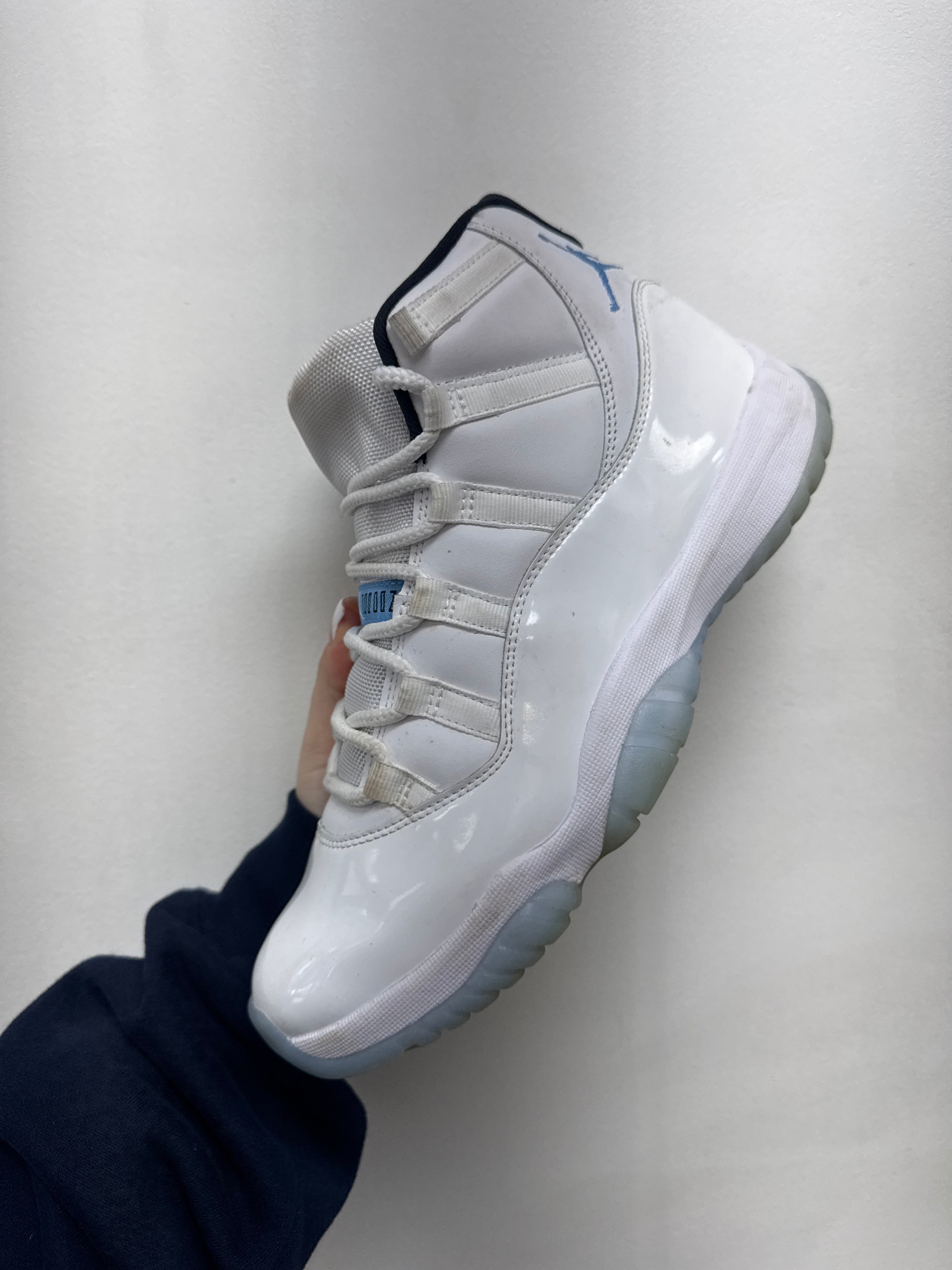Jordan 11 Legend Blue Sneakers