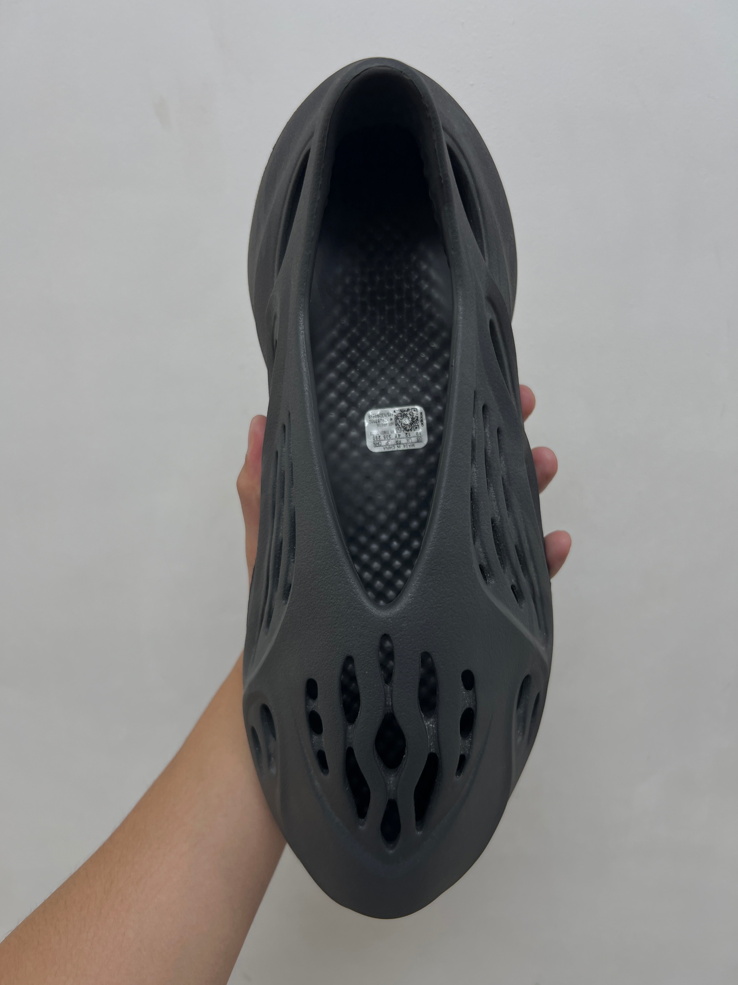 YZY Foam Runner Onyx Slides