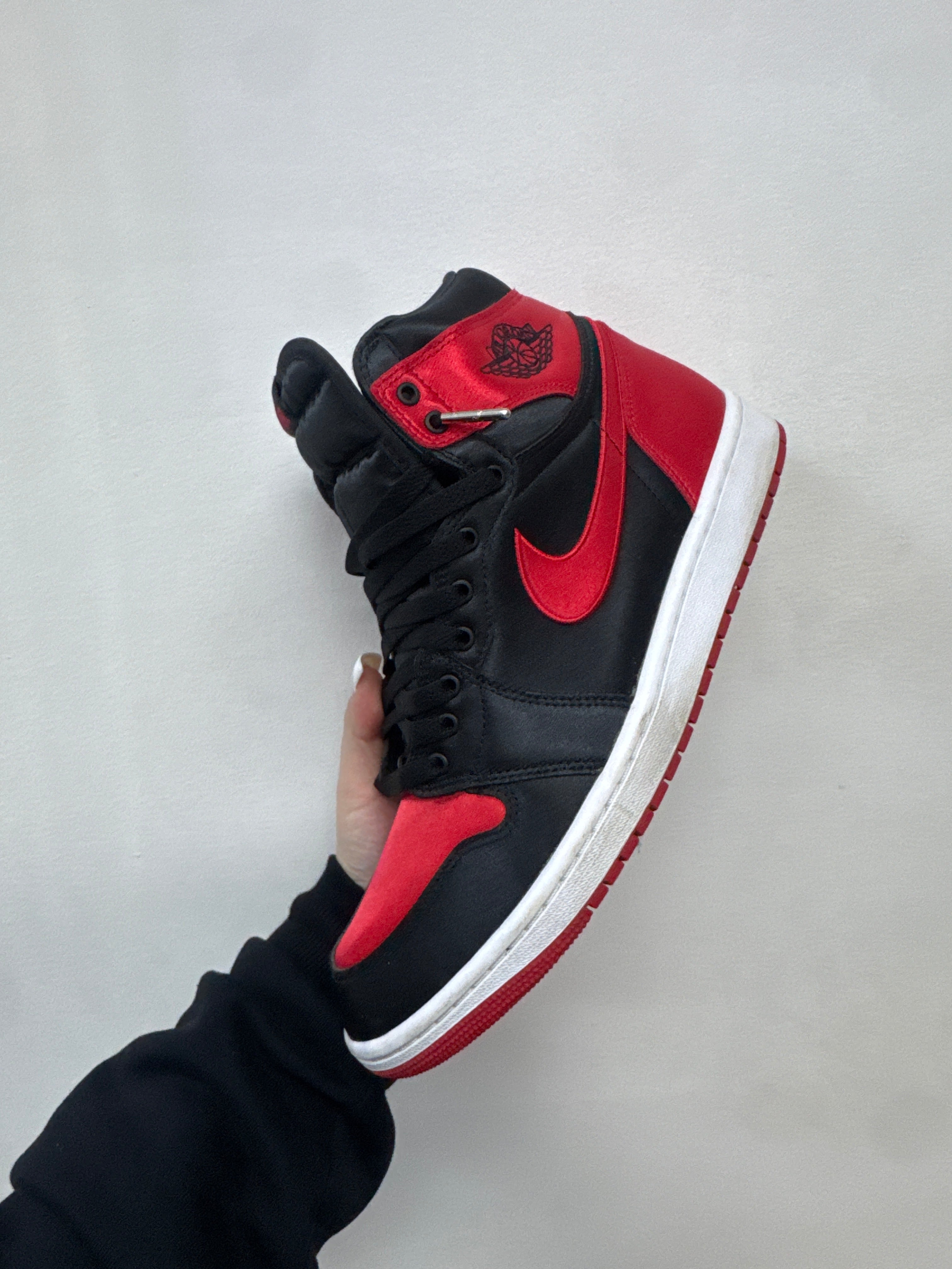 Jordan 1 Satin Bred Sneakers