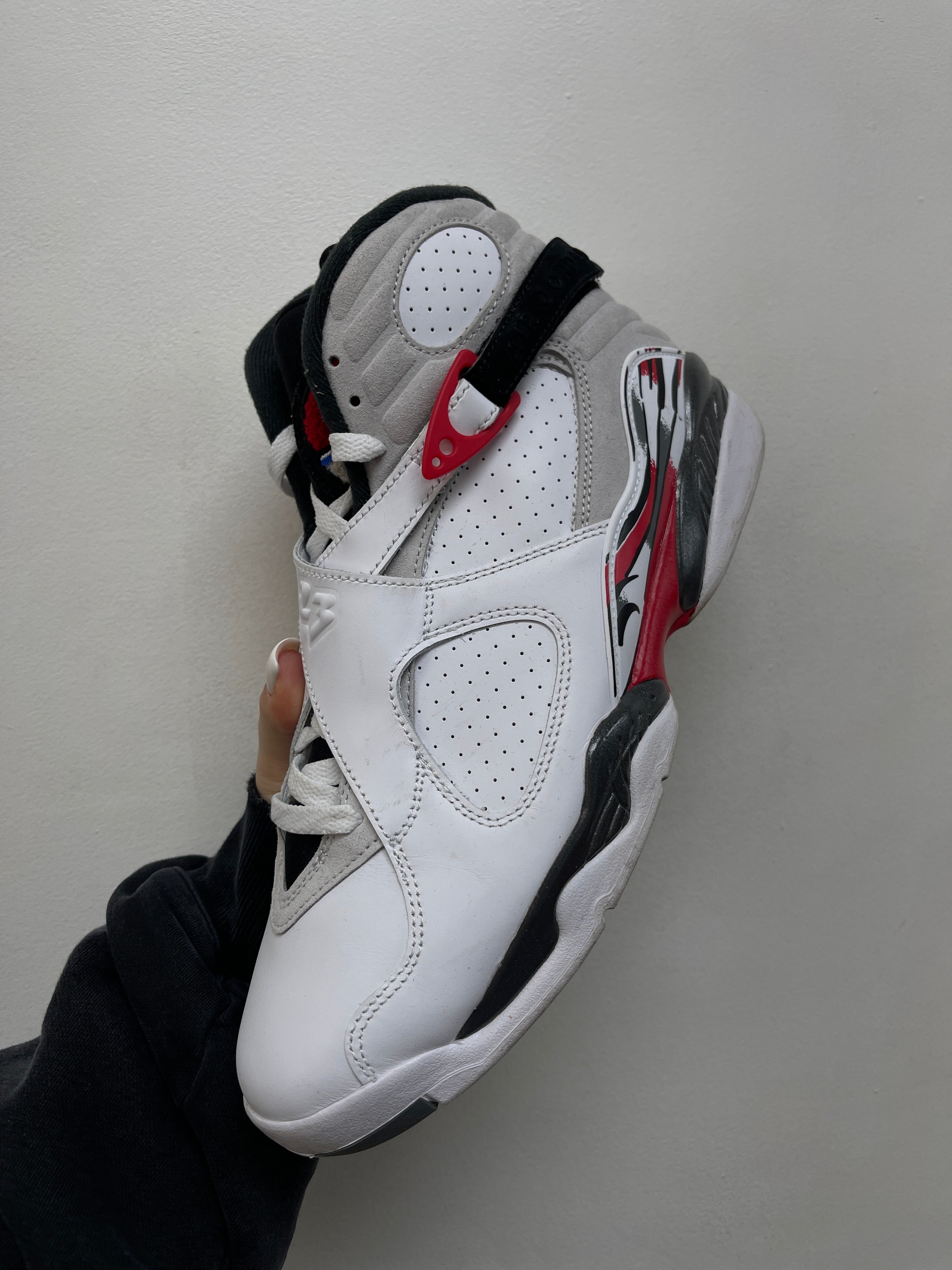 Jordan 8 Bugs Bunny Sneakers