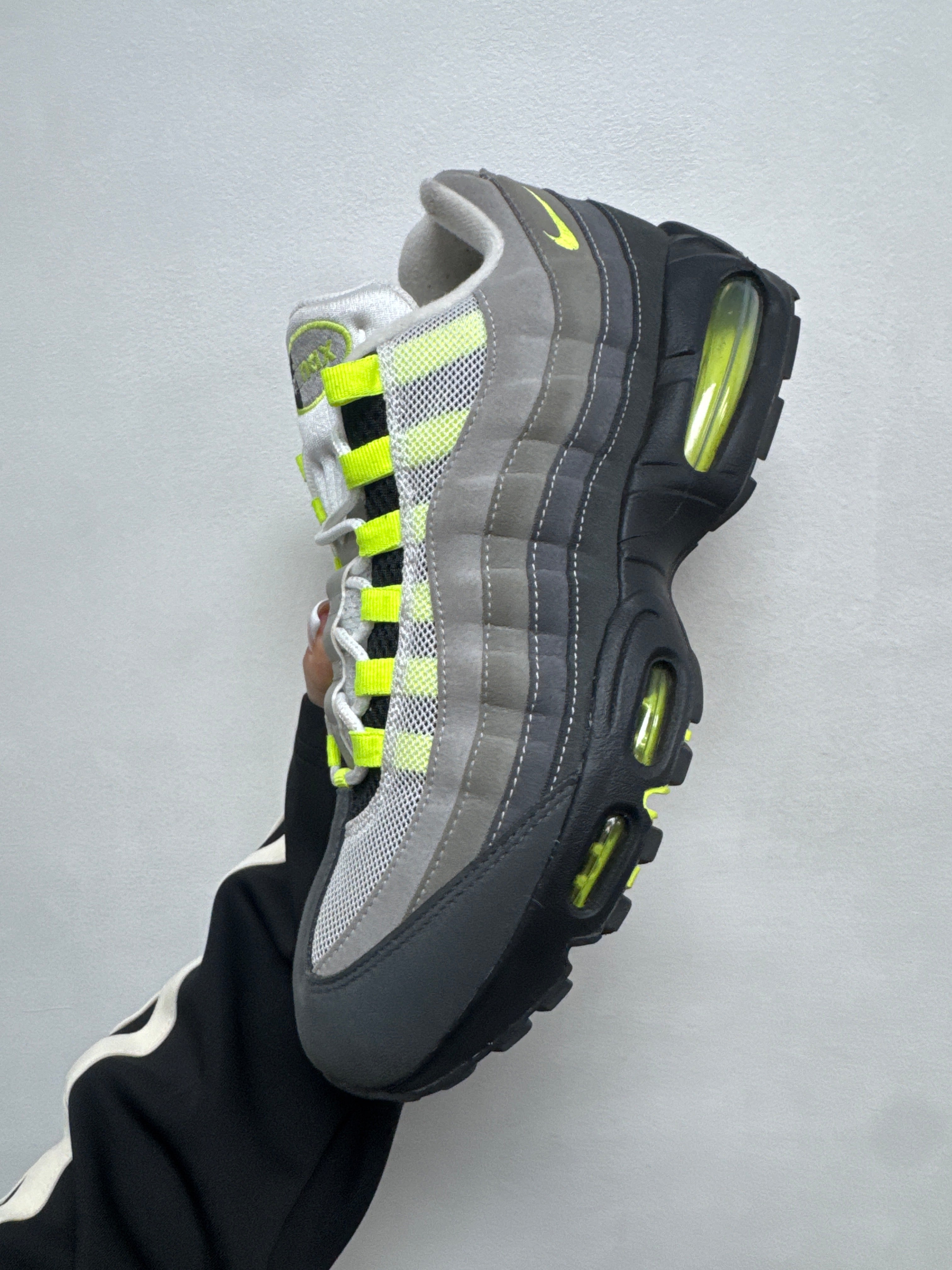 Nike AM 95 Neon Sneakers