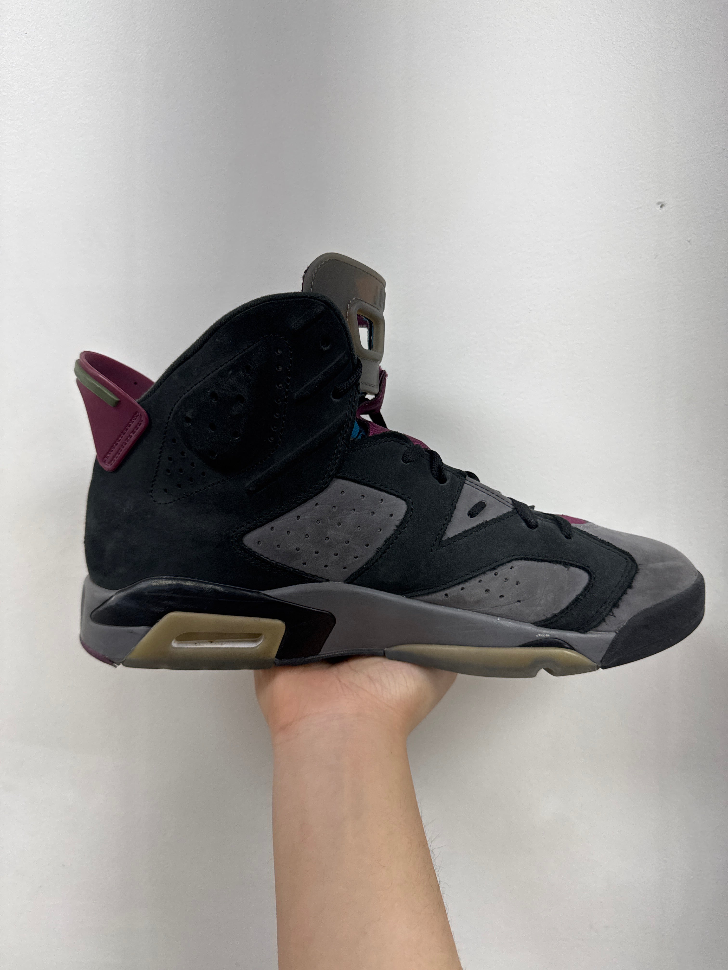 Jordan 6 Bordeaux Sneakers