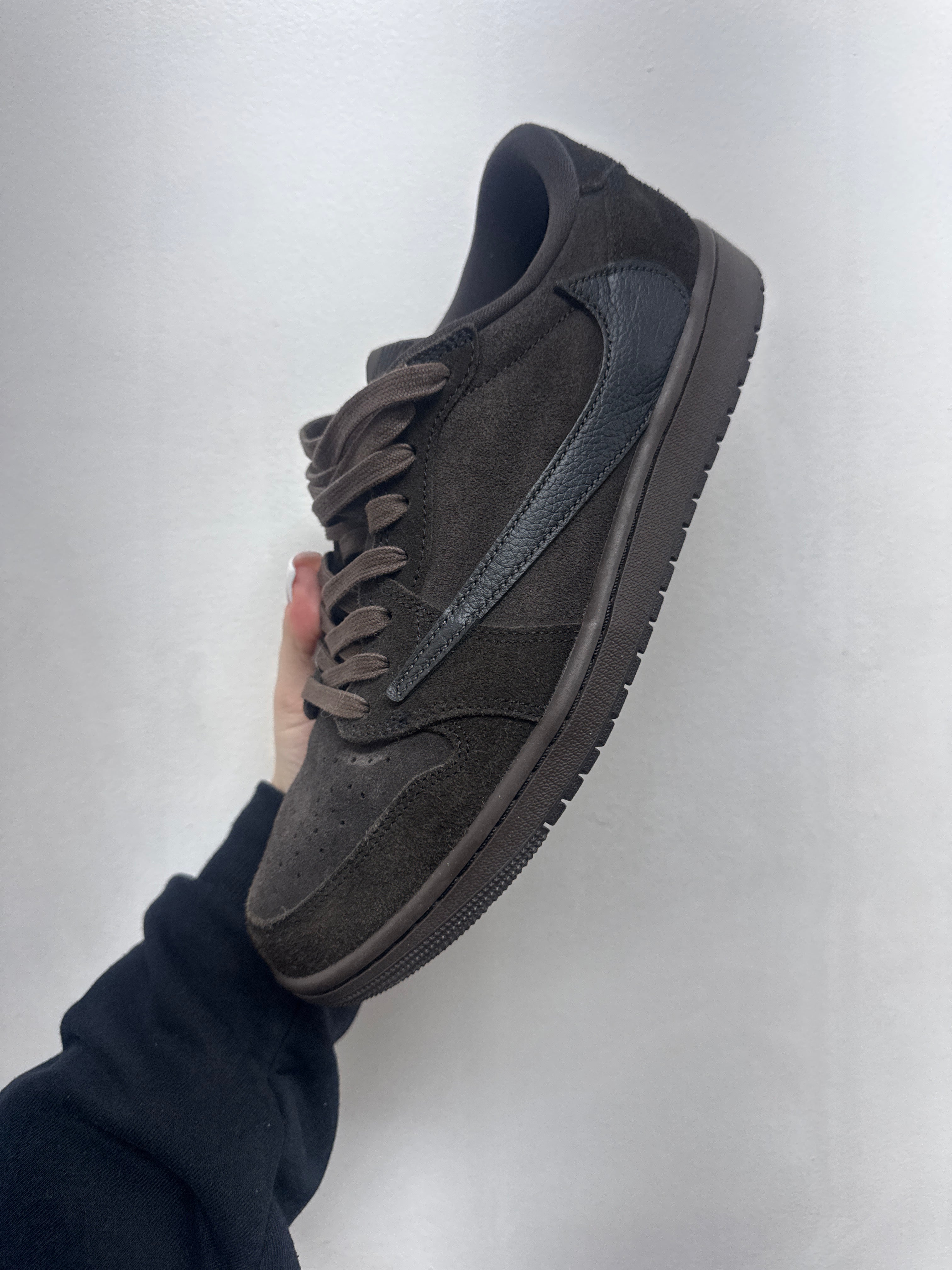 Nike Jordan 1 Low Velet Sneakers