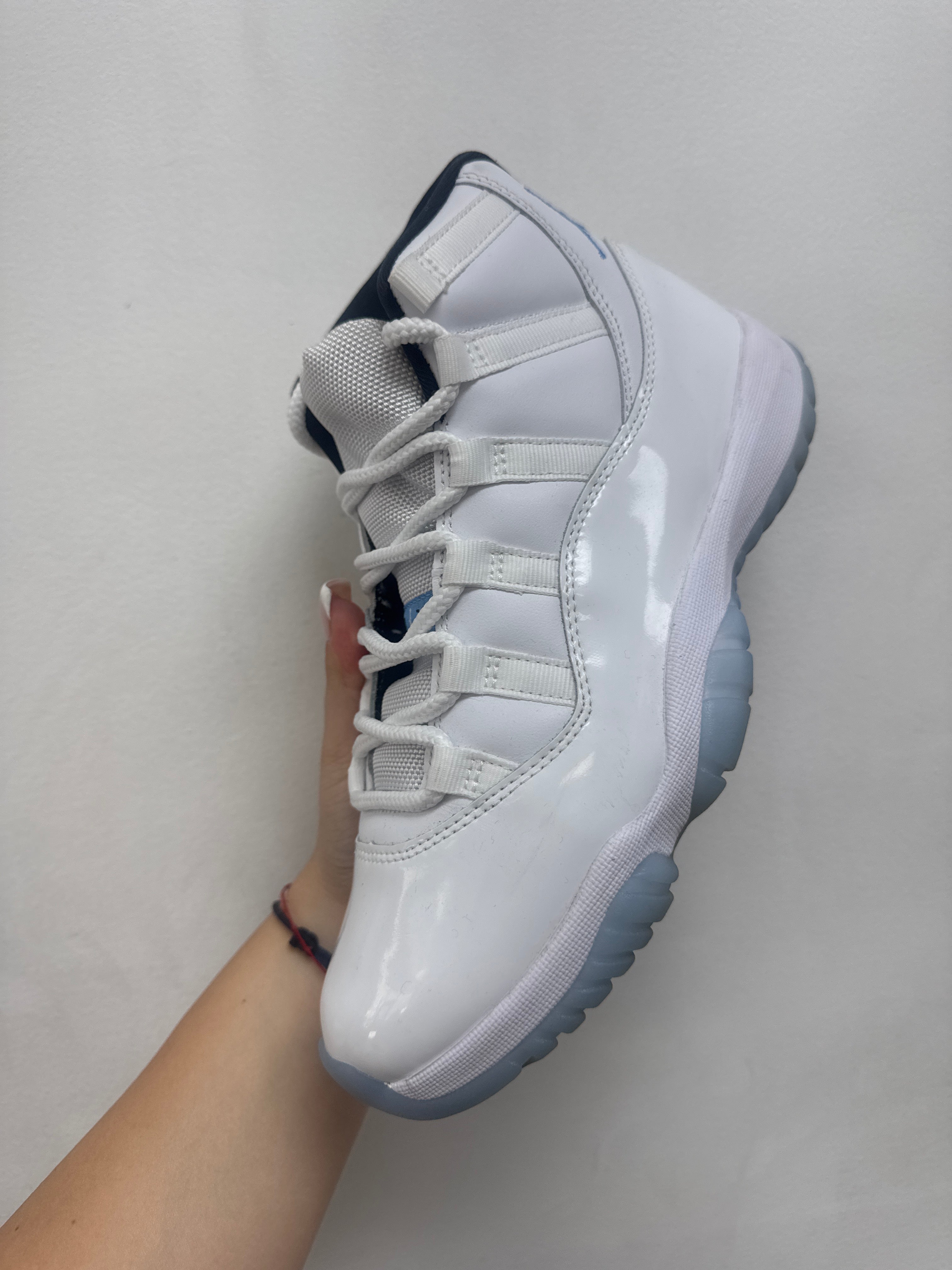 Jordan 11 Legend Blue Sneakers