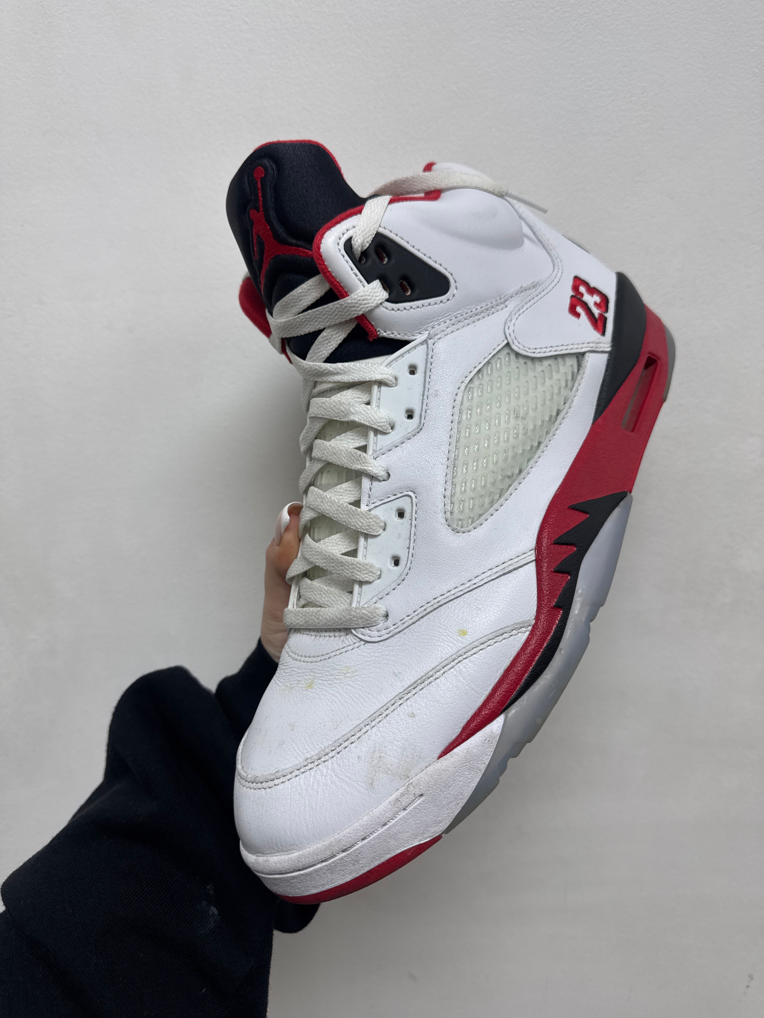 Jordan 5 Fire Red Sneakers