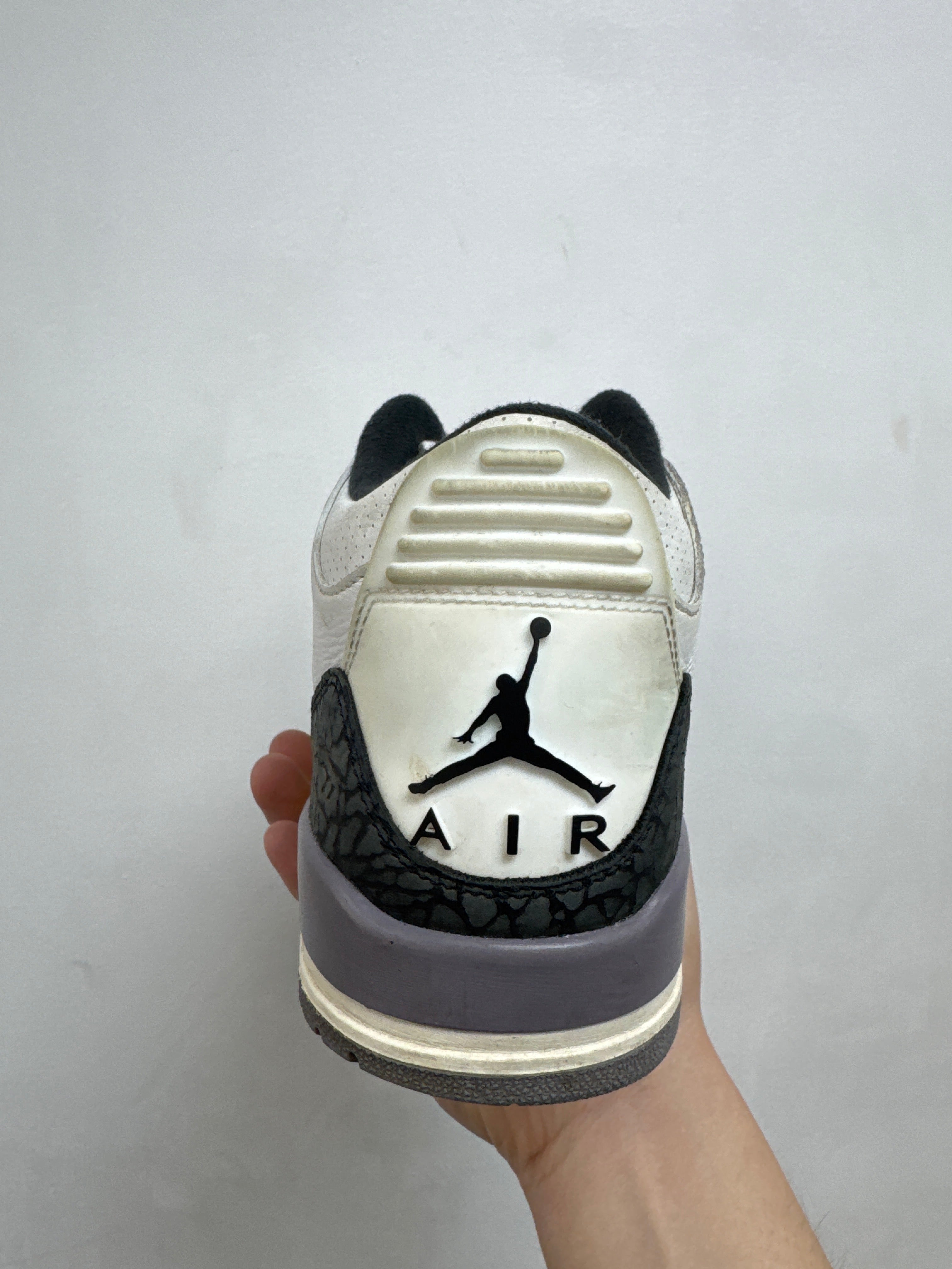 Jordan 3 Cement Grey Sneakers