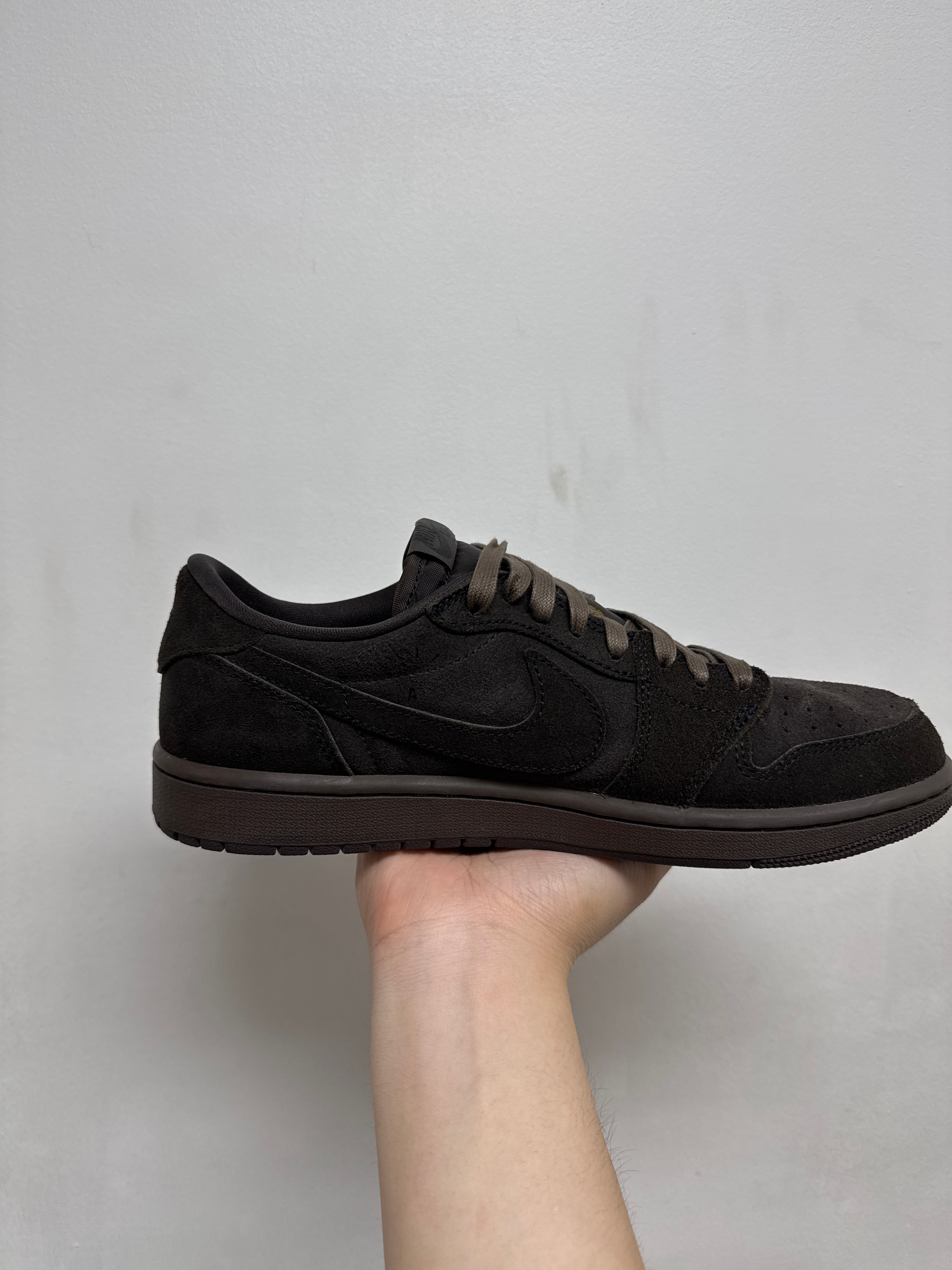 Jordan 1 Low Travis Scott Brown Velvet Sneakers