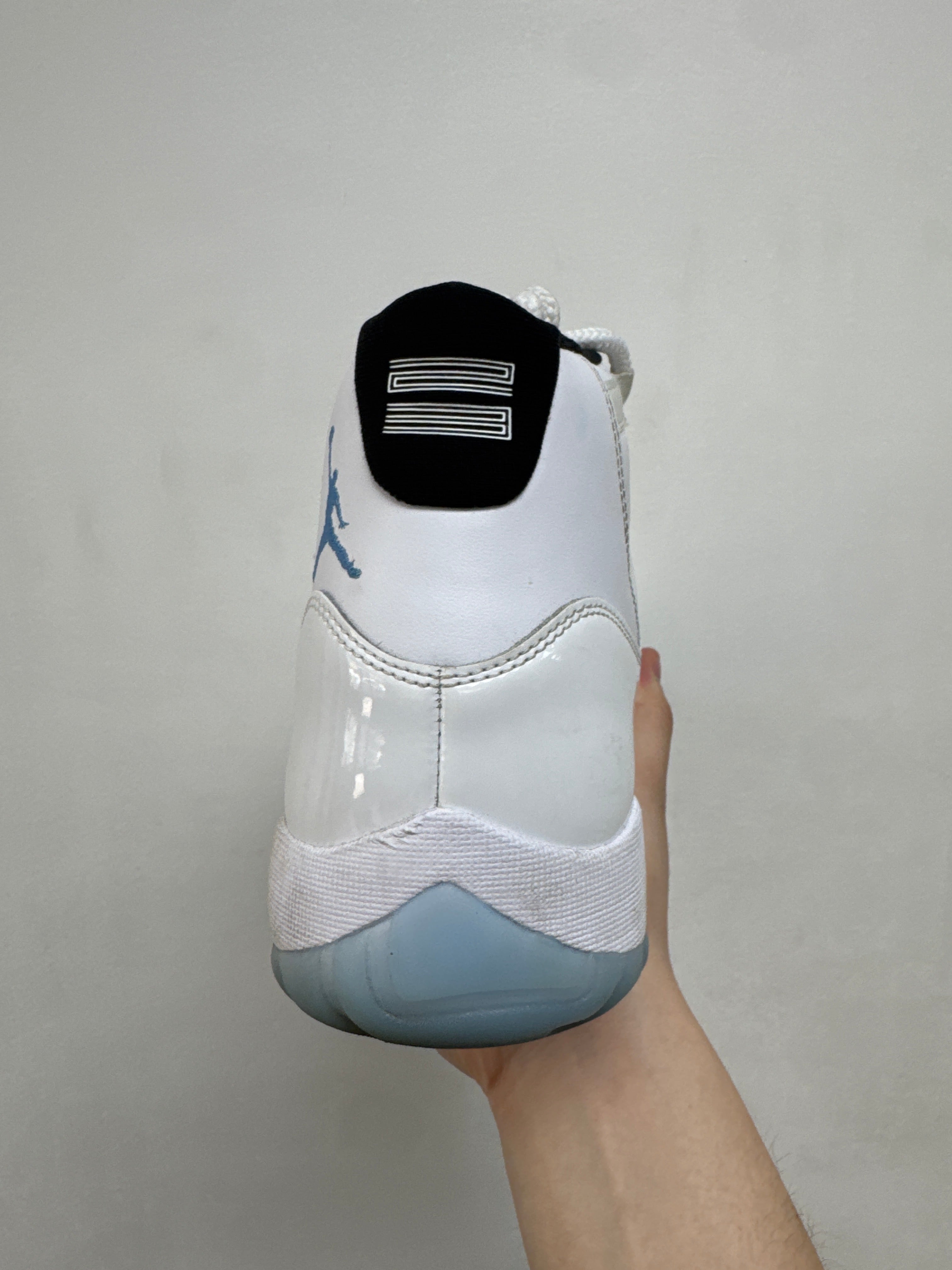 Jordan 11 Legend Blue Sneakers