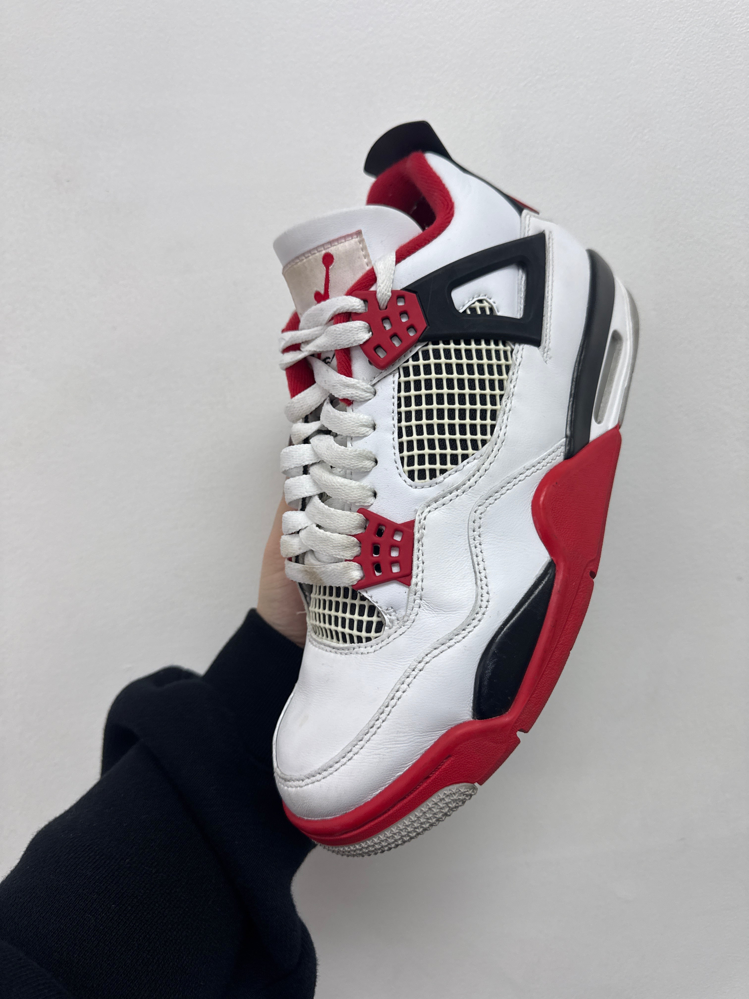 Jordan 4 Fire Red Sneakers