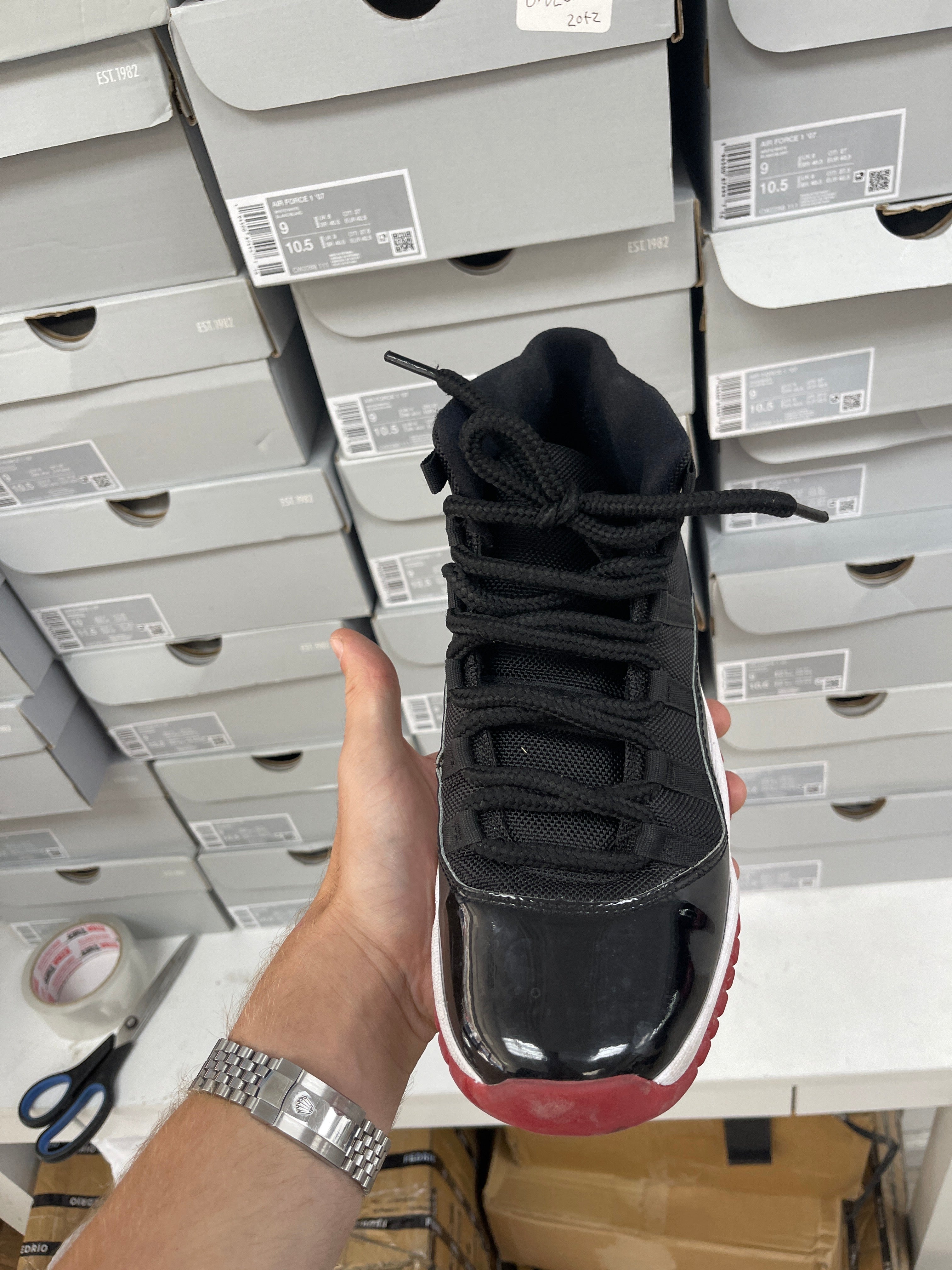 Jordan 11 Bred Sneakers