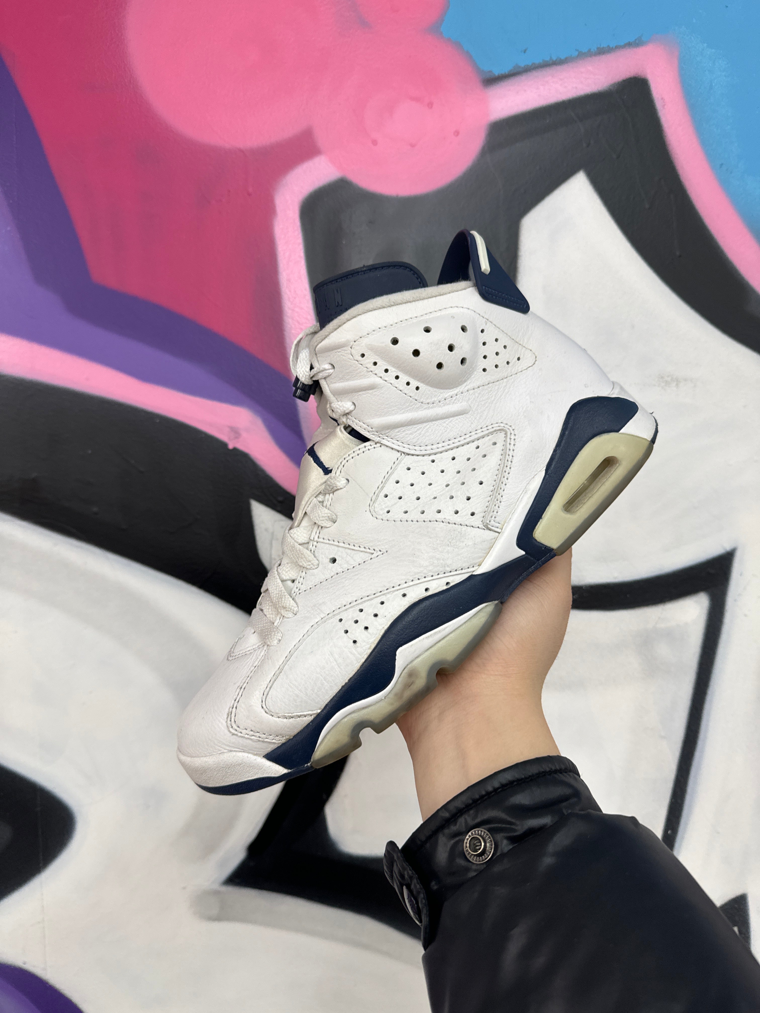Jordan 6 Midnight Navy Sneakers