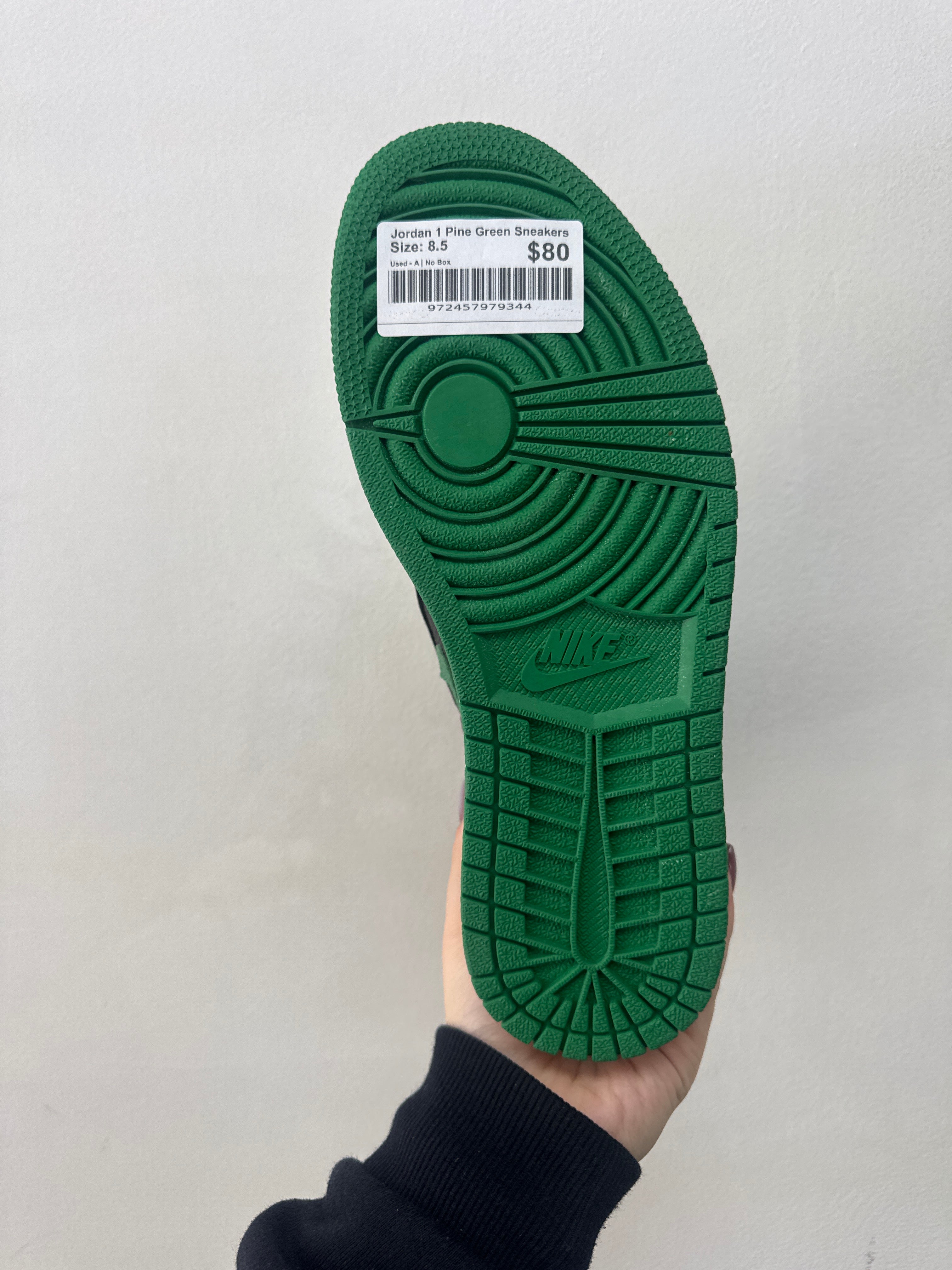 Jordan 1 Pine Green Sneakers