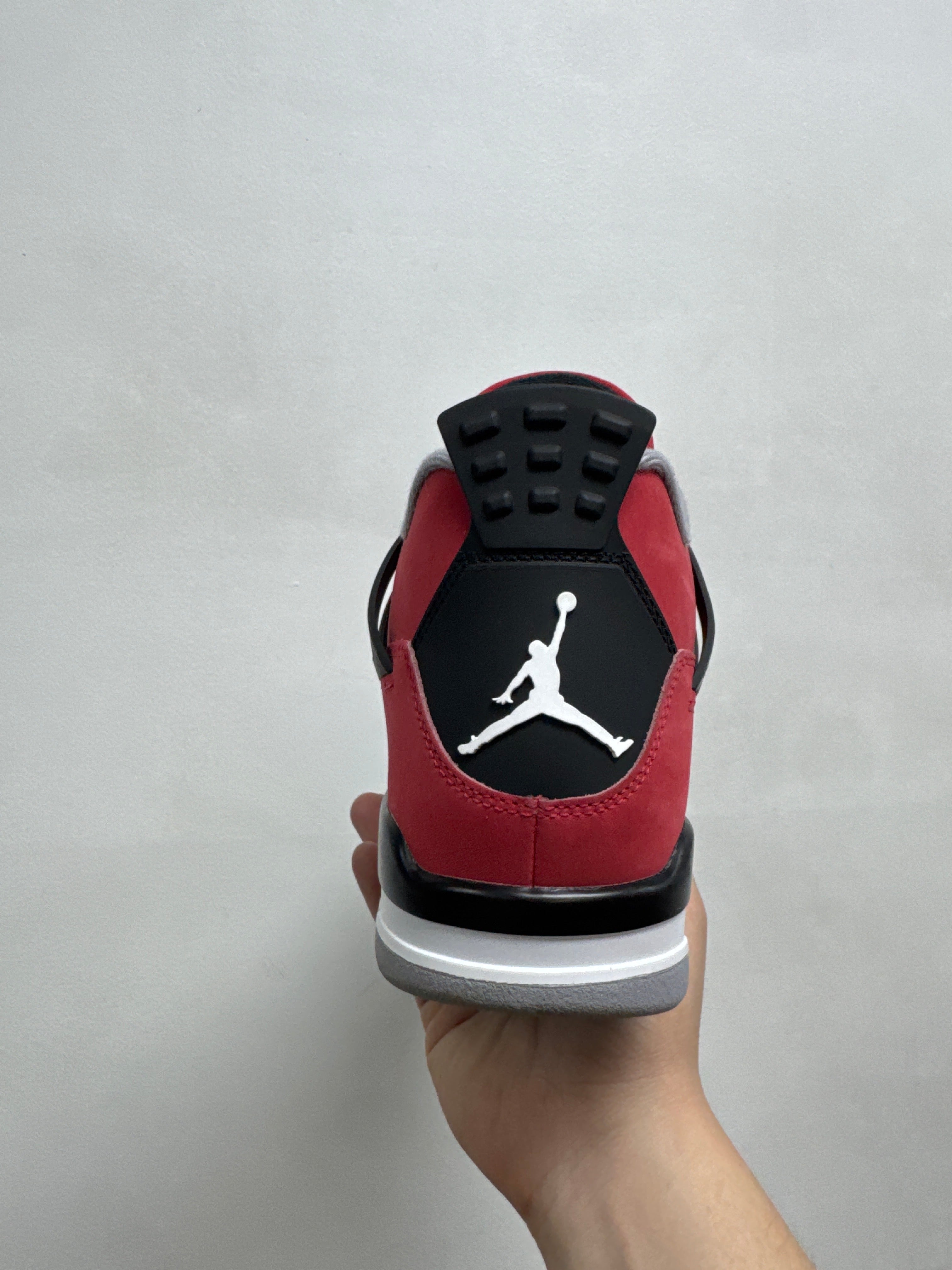 Jordan 4 Toro Bravo Sneakers