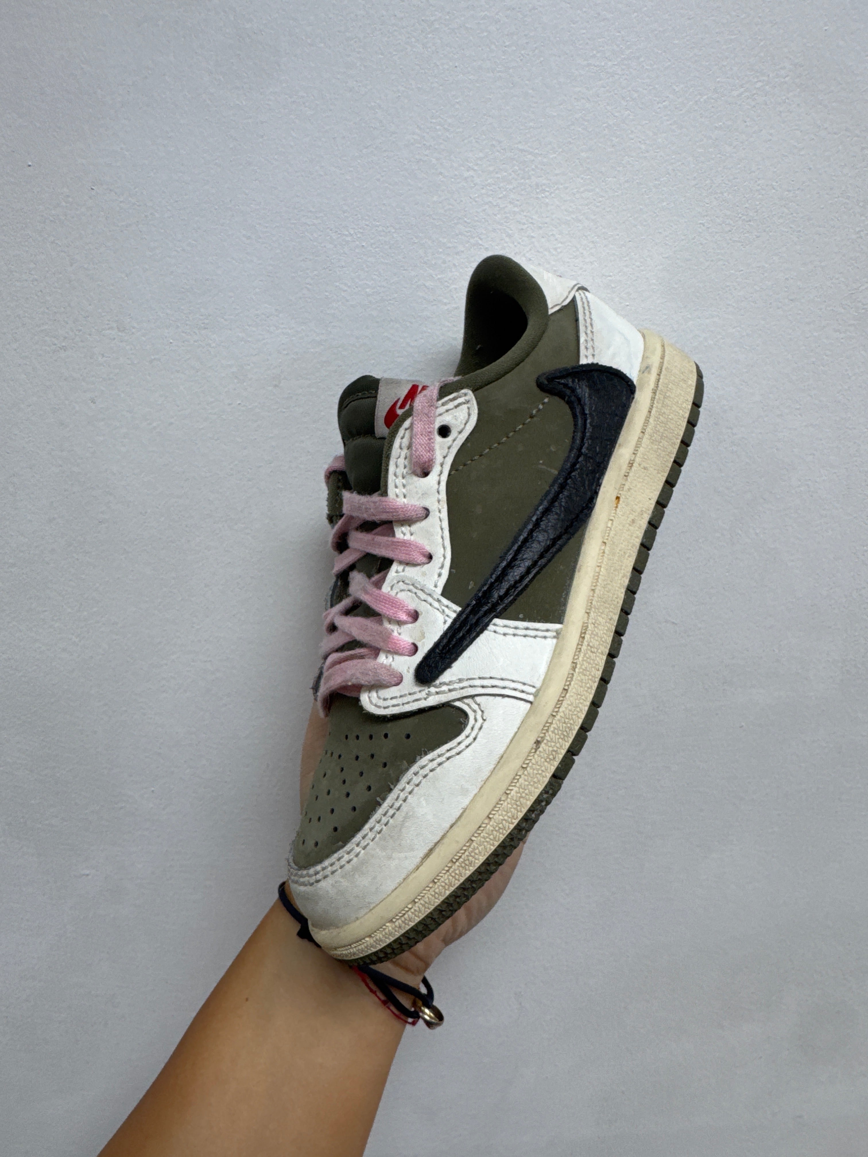 Jordan 1 Low Travis Scott Medium Olive Sneakers