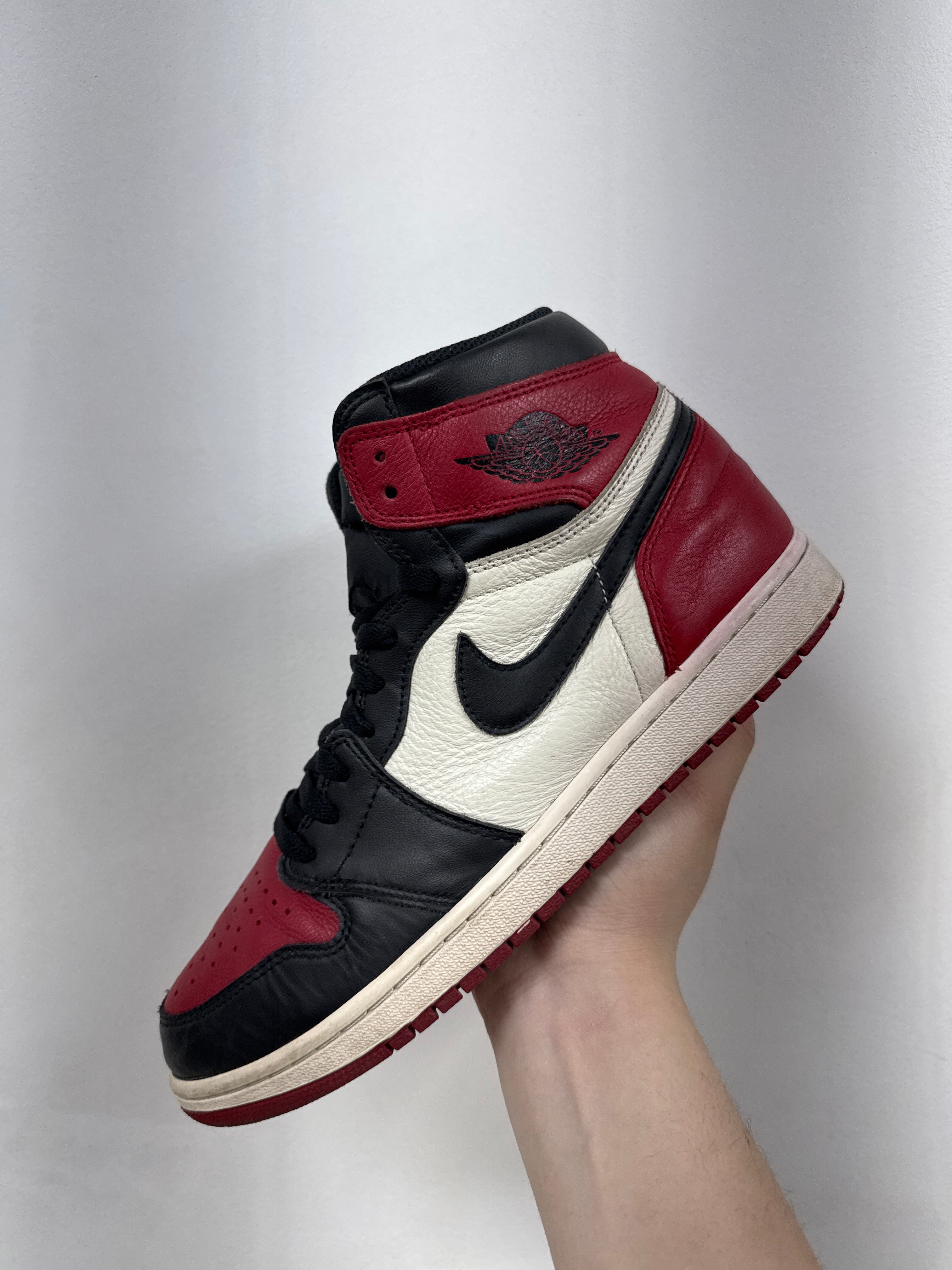 Nike Jordan 1 Bred Toe Sneakers