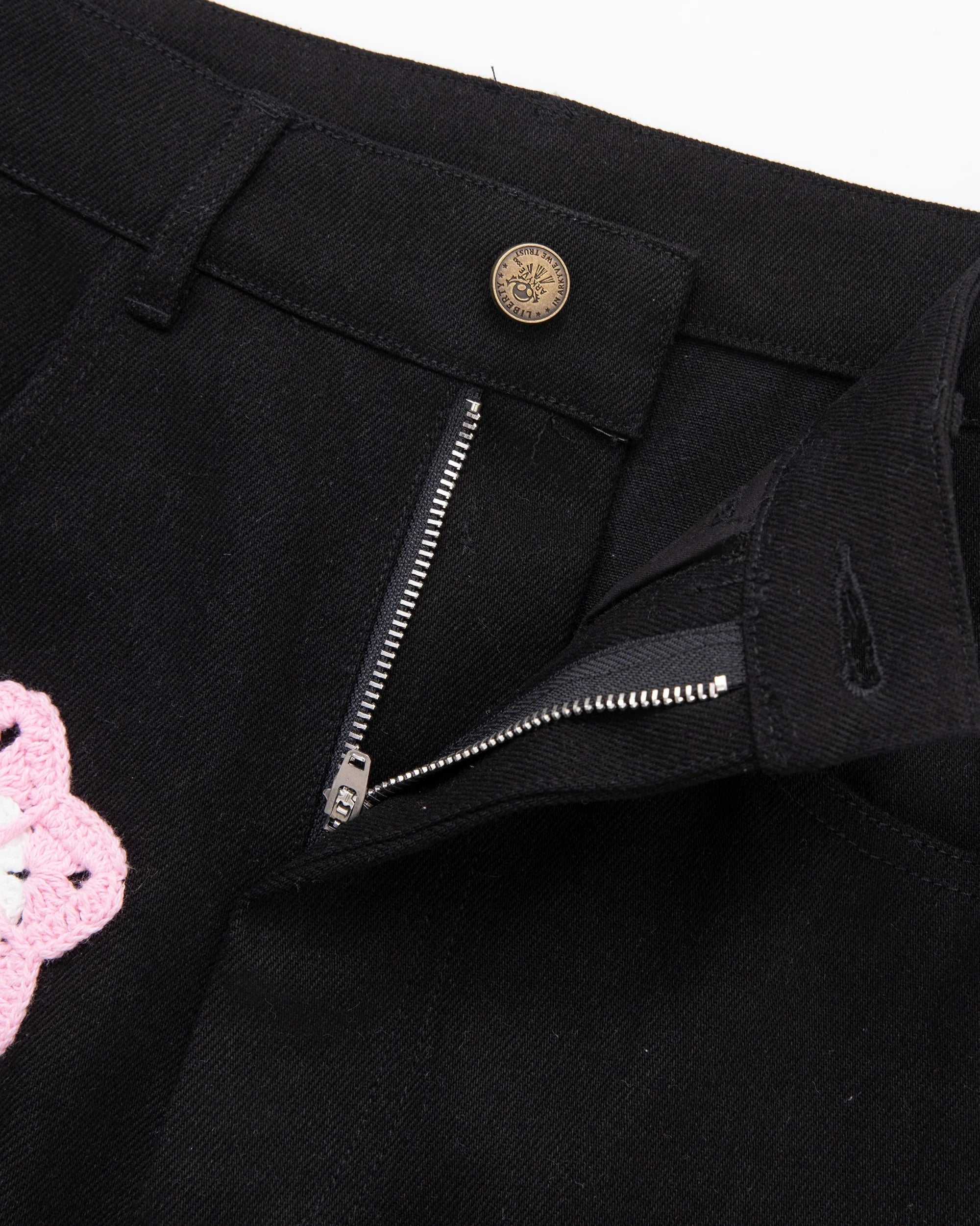 Arkyve 'Pink Star Crochet' Black Jeans