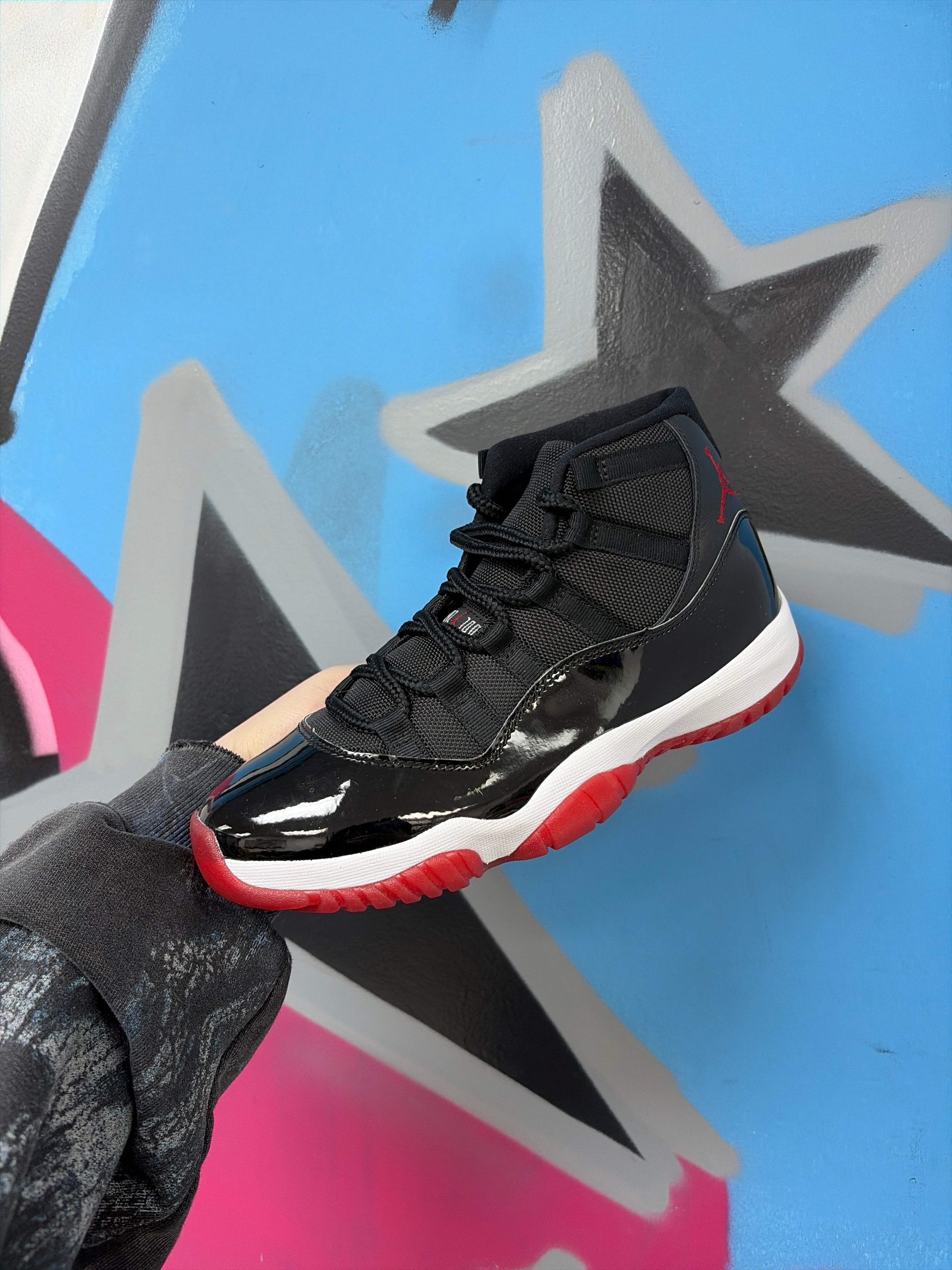 Jordan 11 Bred Sneakers