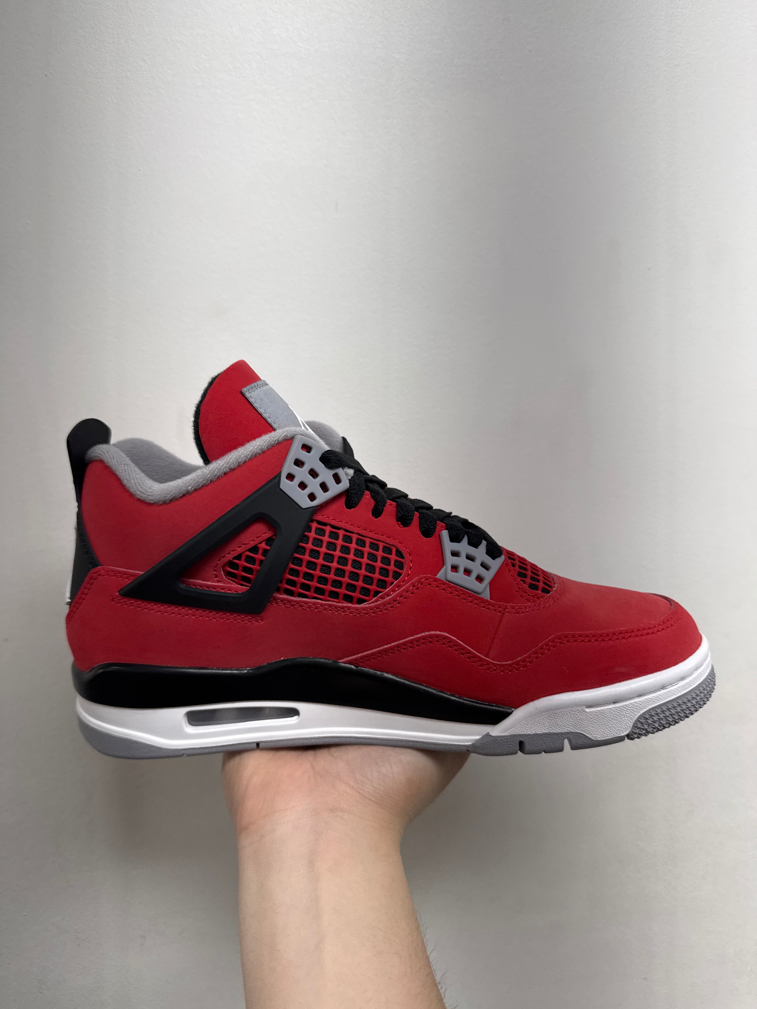 Jordan 4 Toro Bravo Sneakers