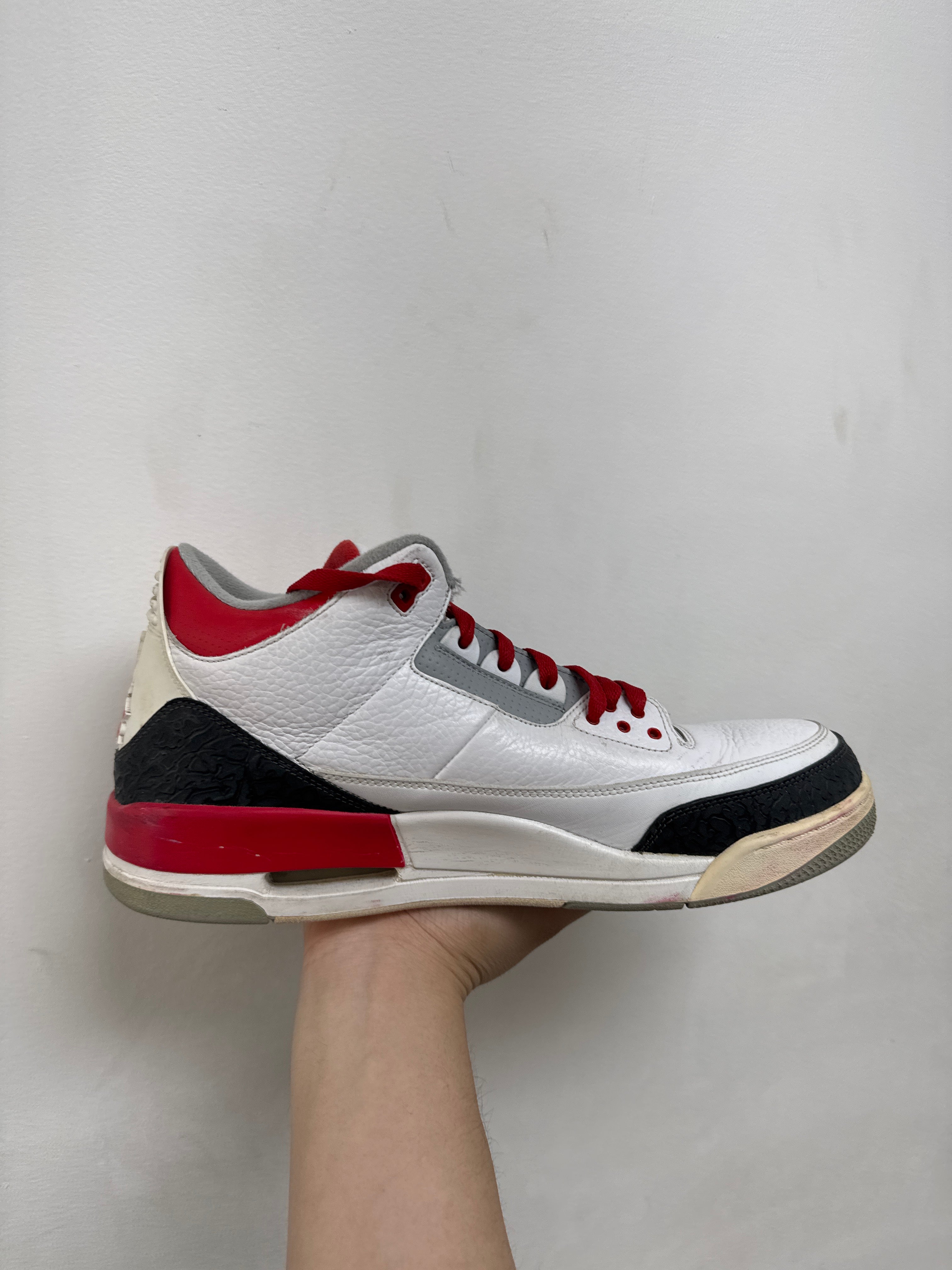 Jordan 3 Fire Red (2012) Sneakers