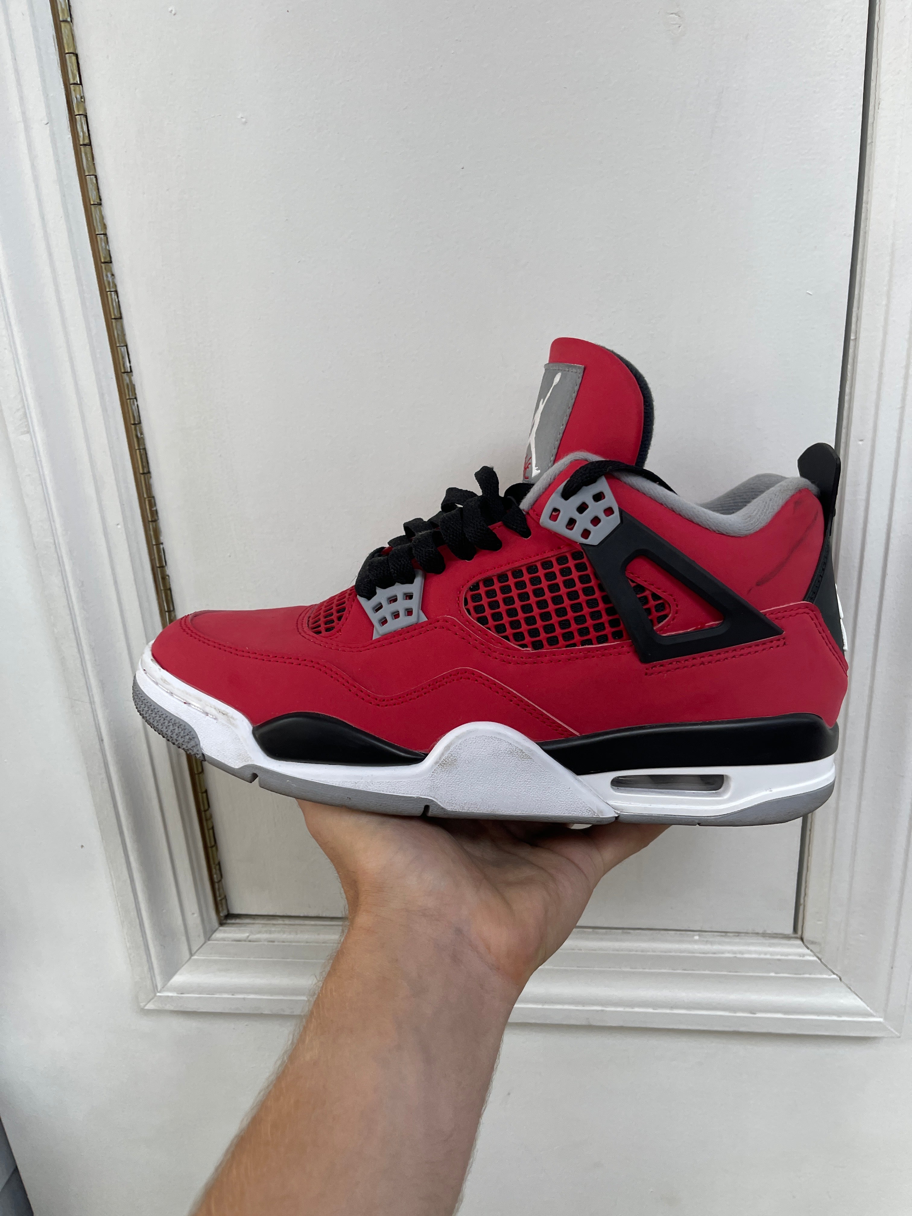 Jordan 4 Toro Bravo Sneakers