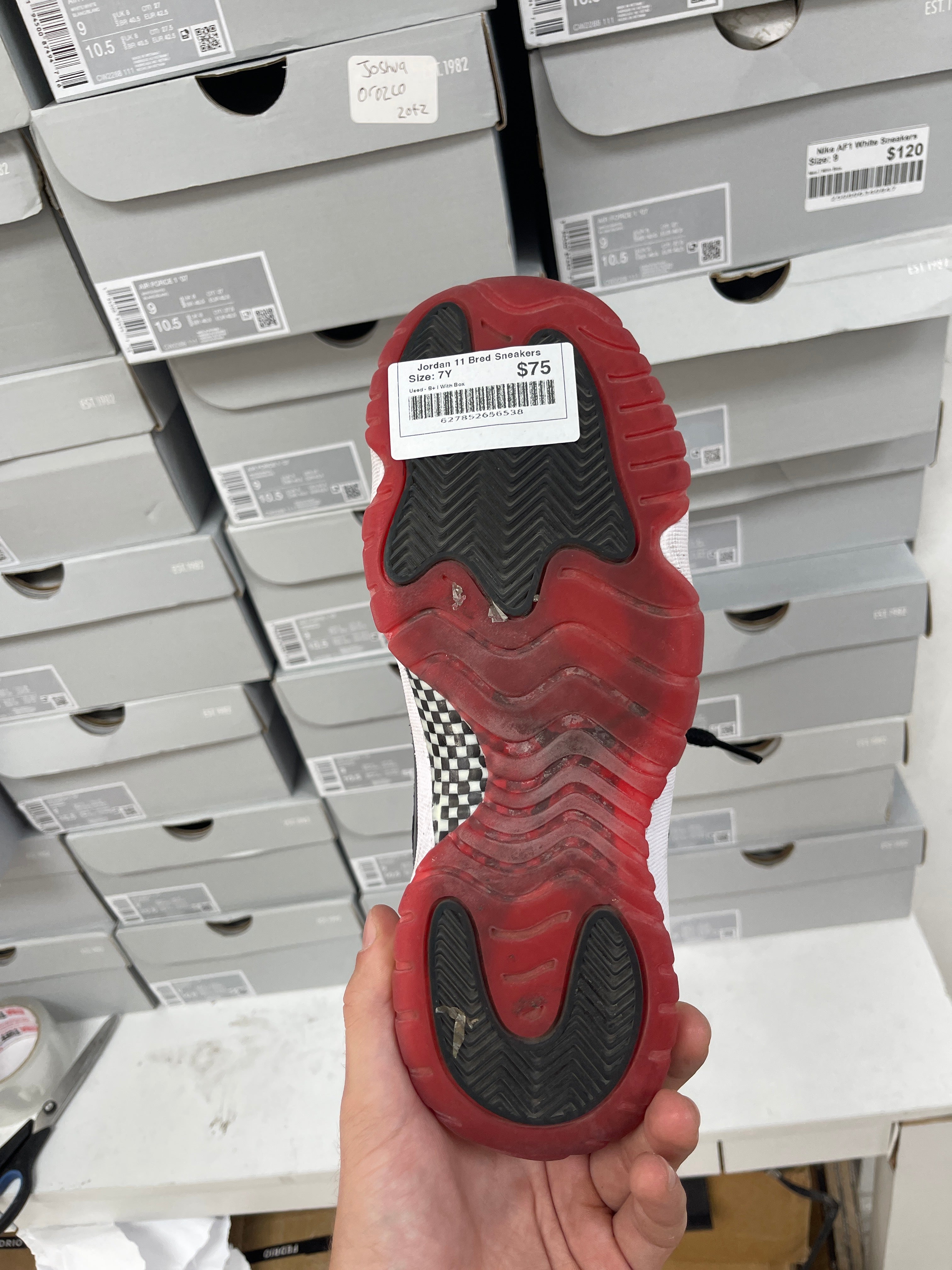 Jordan 11 Bred Sneakers