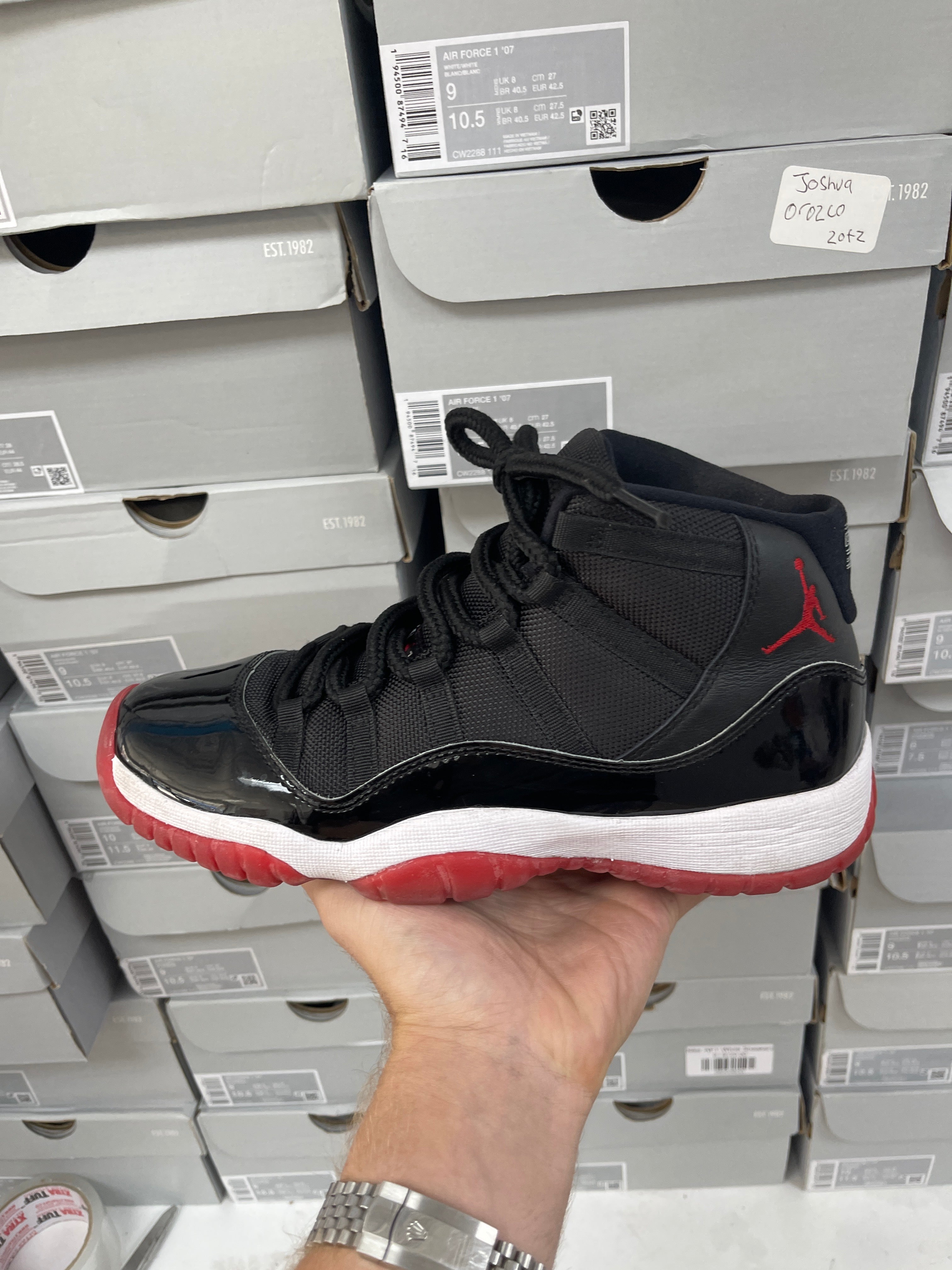 Jordan 11 Bred Sneakers