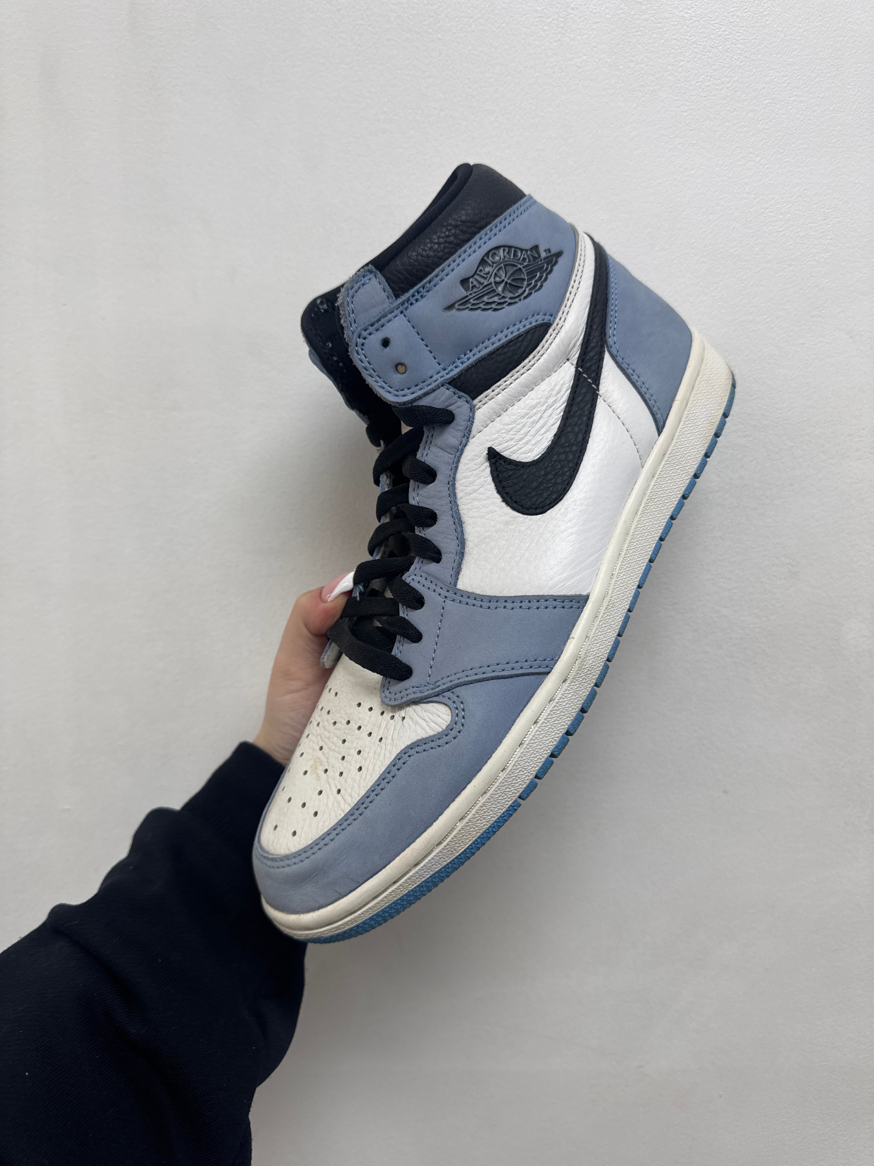 Nike Jordan 1 University Blue Sneakers