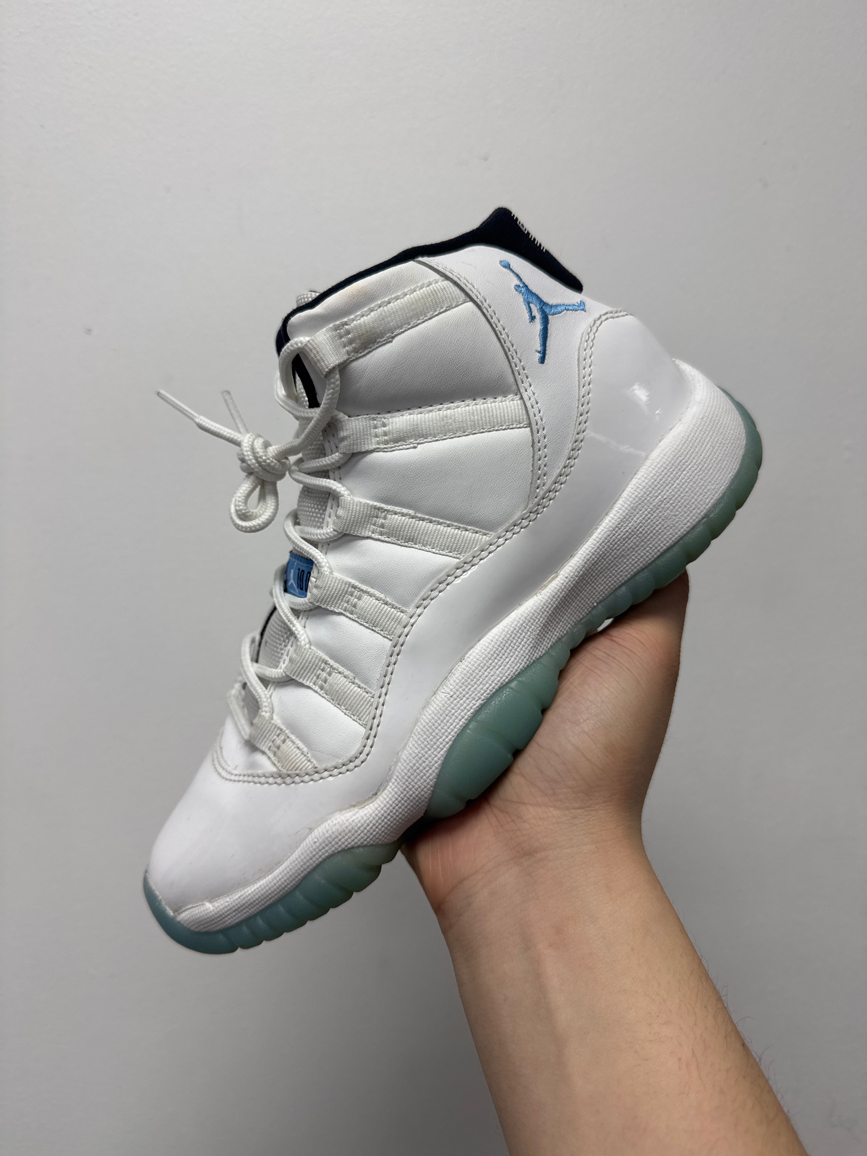 Jordan 11 Legend Blue (2014) Sneakers