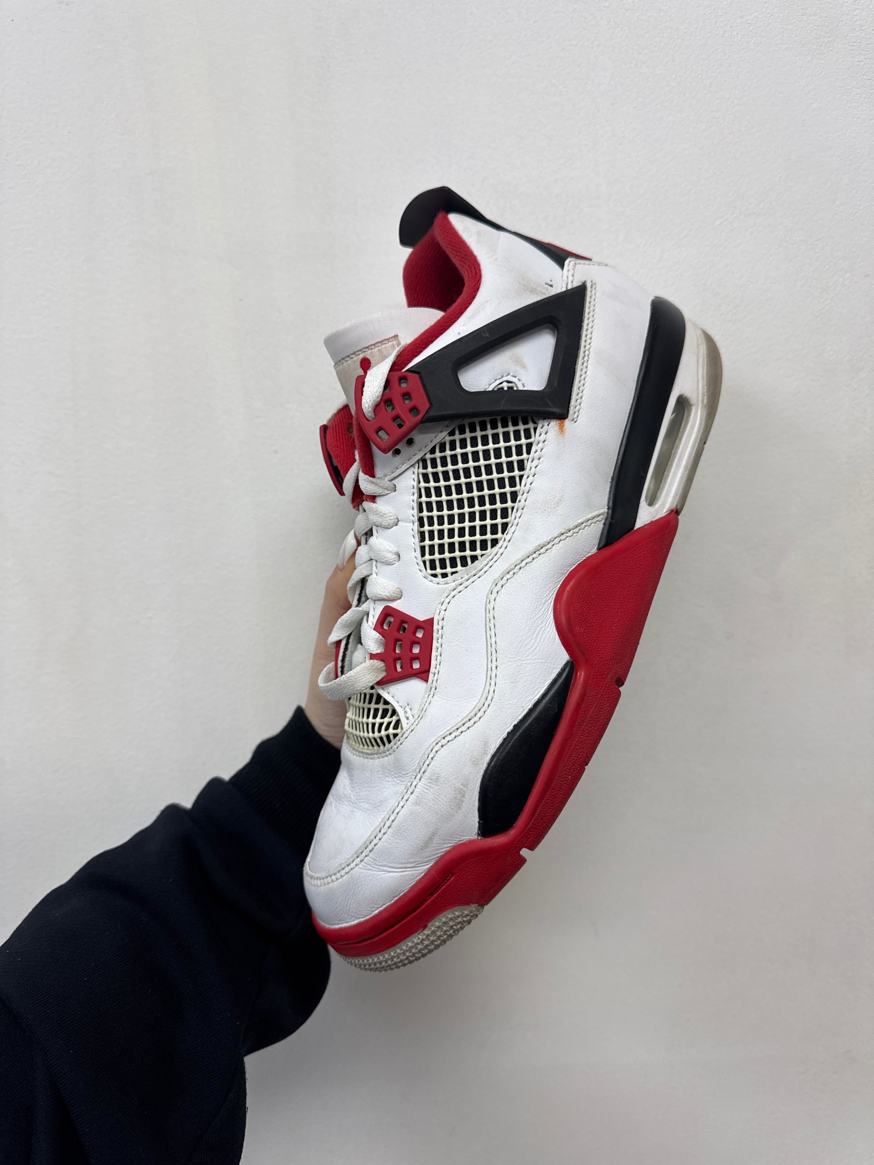 Jordan 4 Fire Red Sneakers