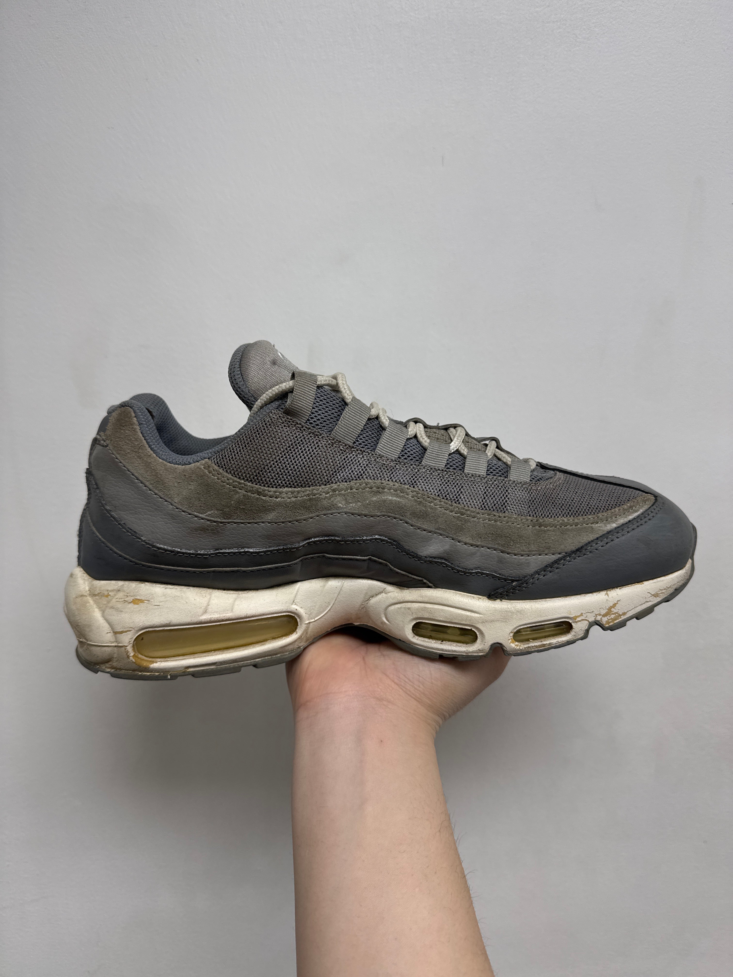 Nike AM95 Medium Grey Sneakers