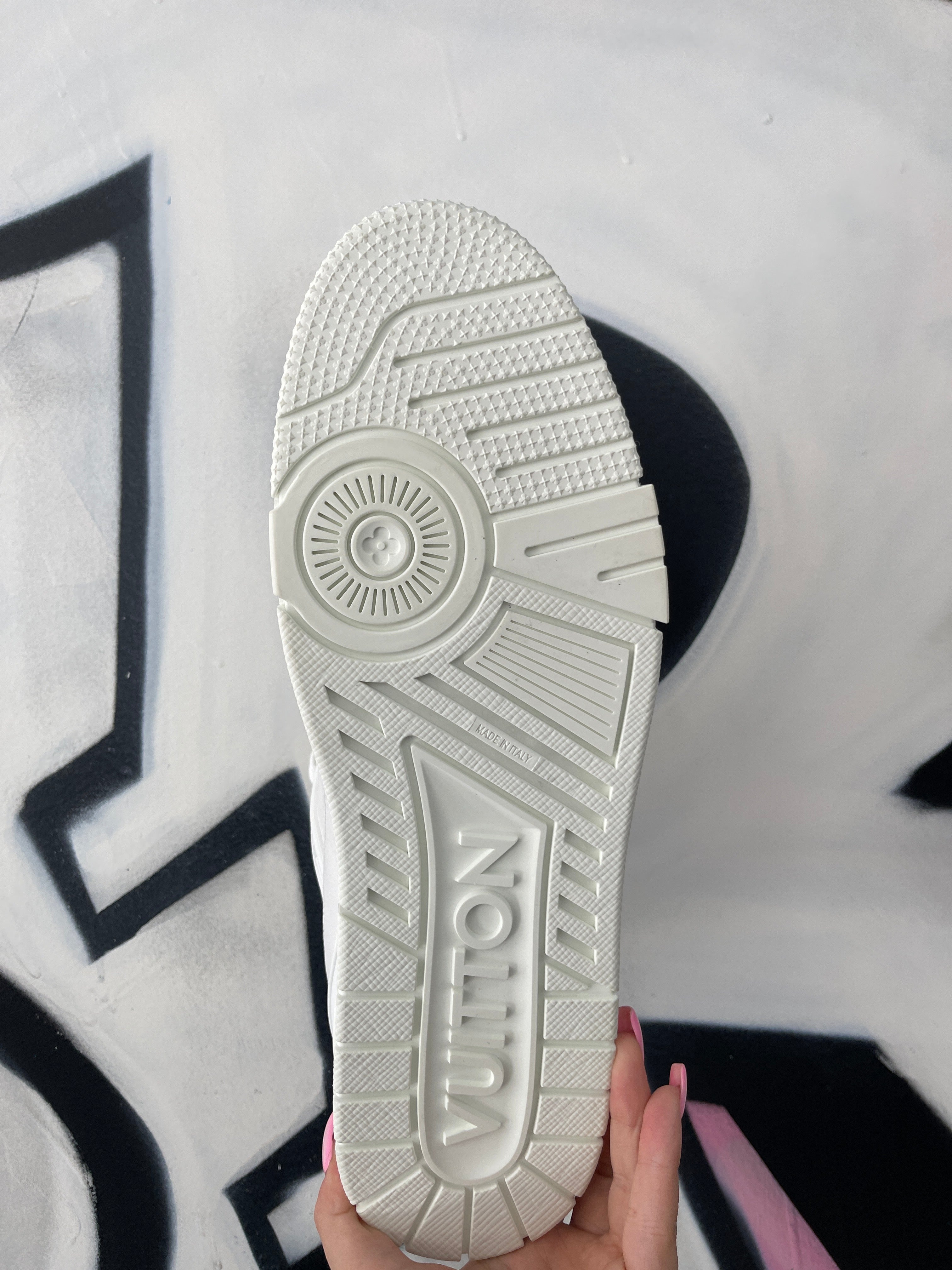 LV Trainer White New With Box