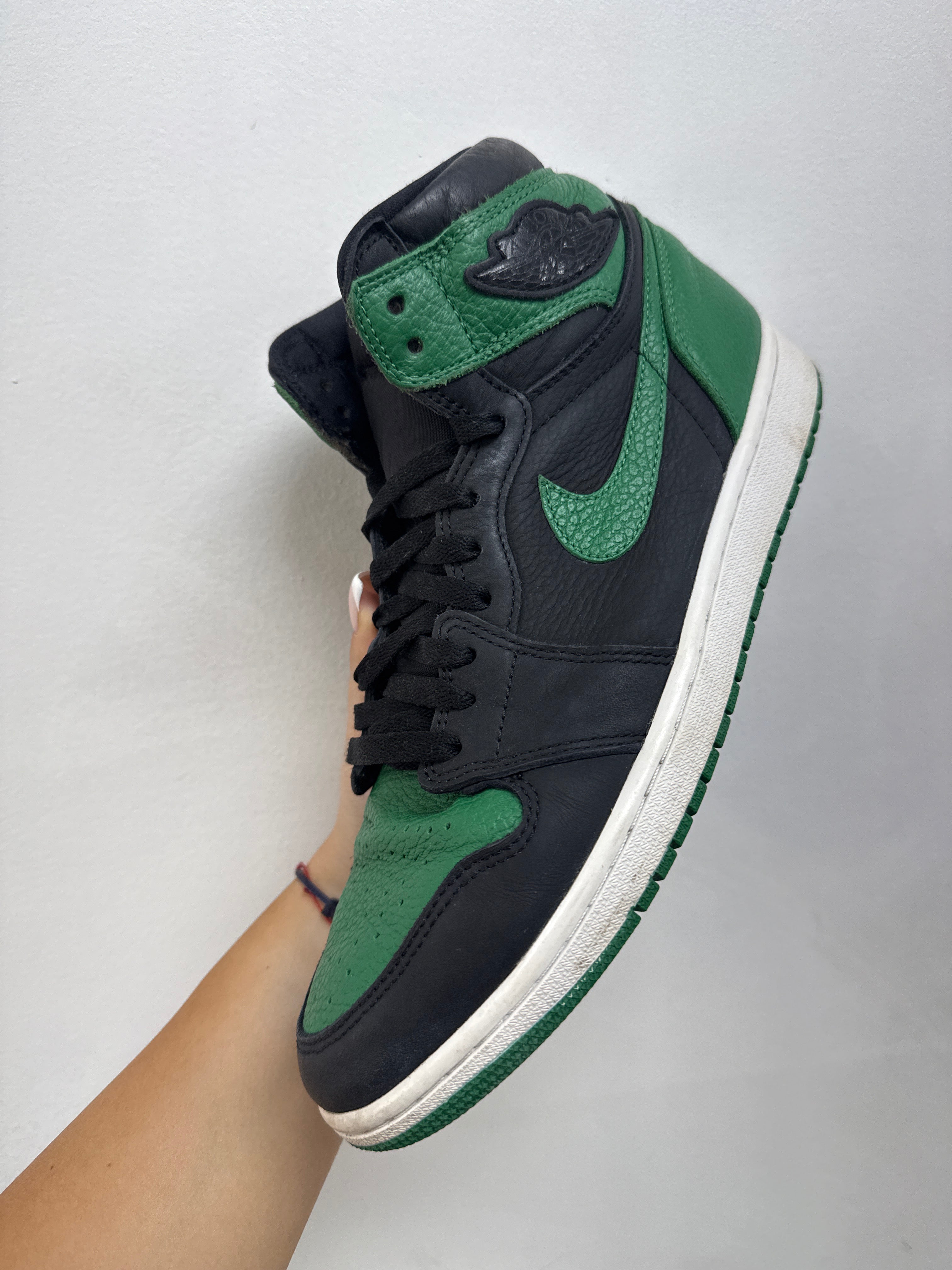 Jordan 1 Pine Green Sneakers