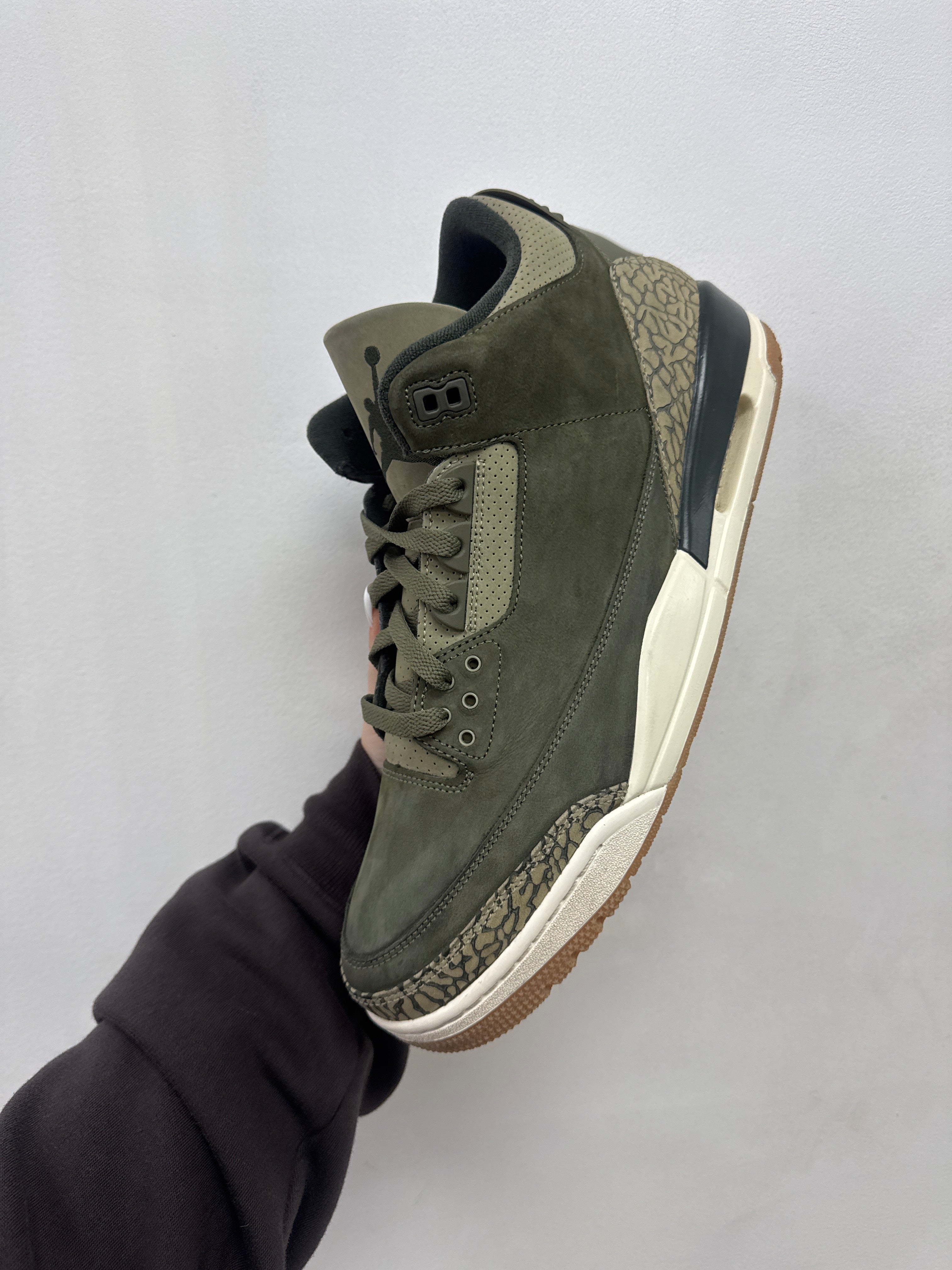 Jordan 3 Family Affair Sneakers