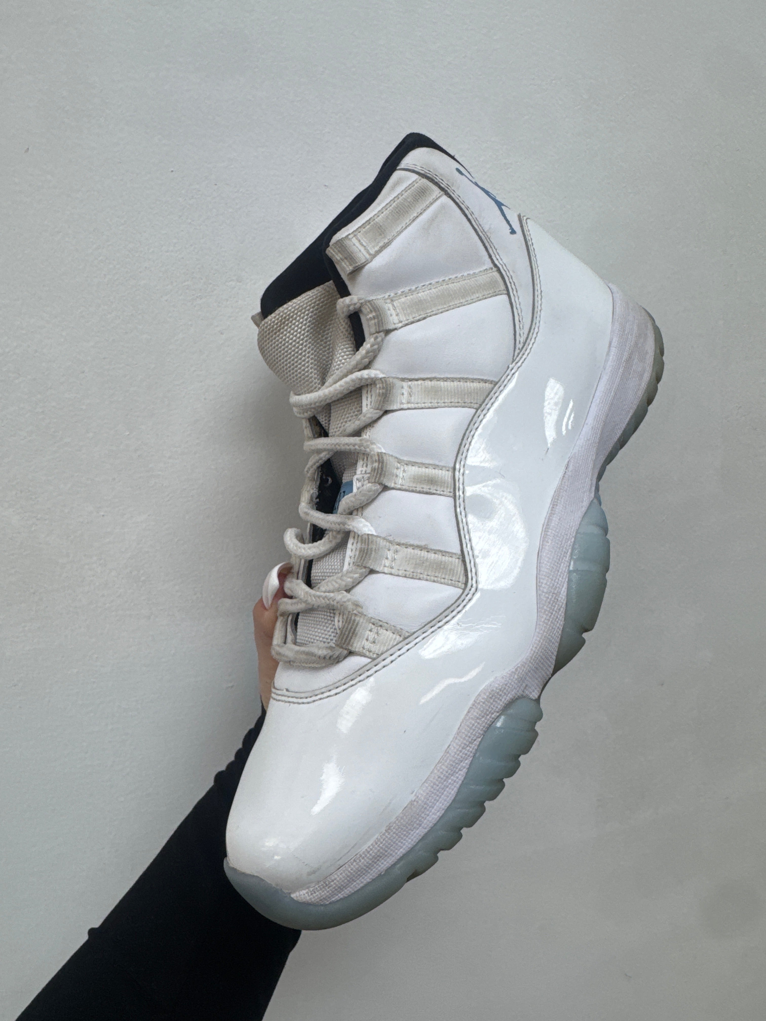 Jordan 11 Legend Blue Sneakers