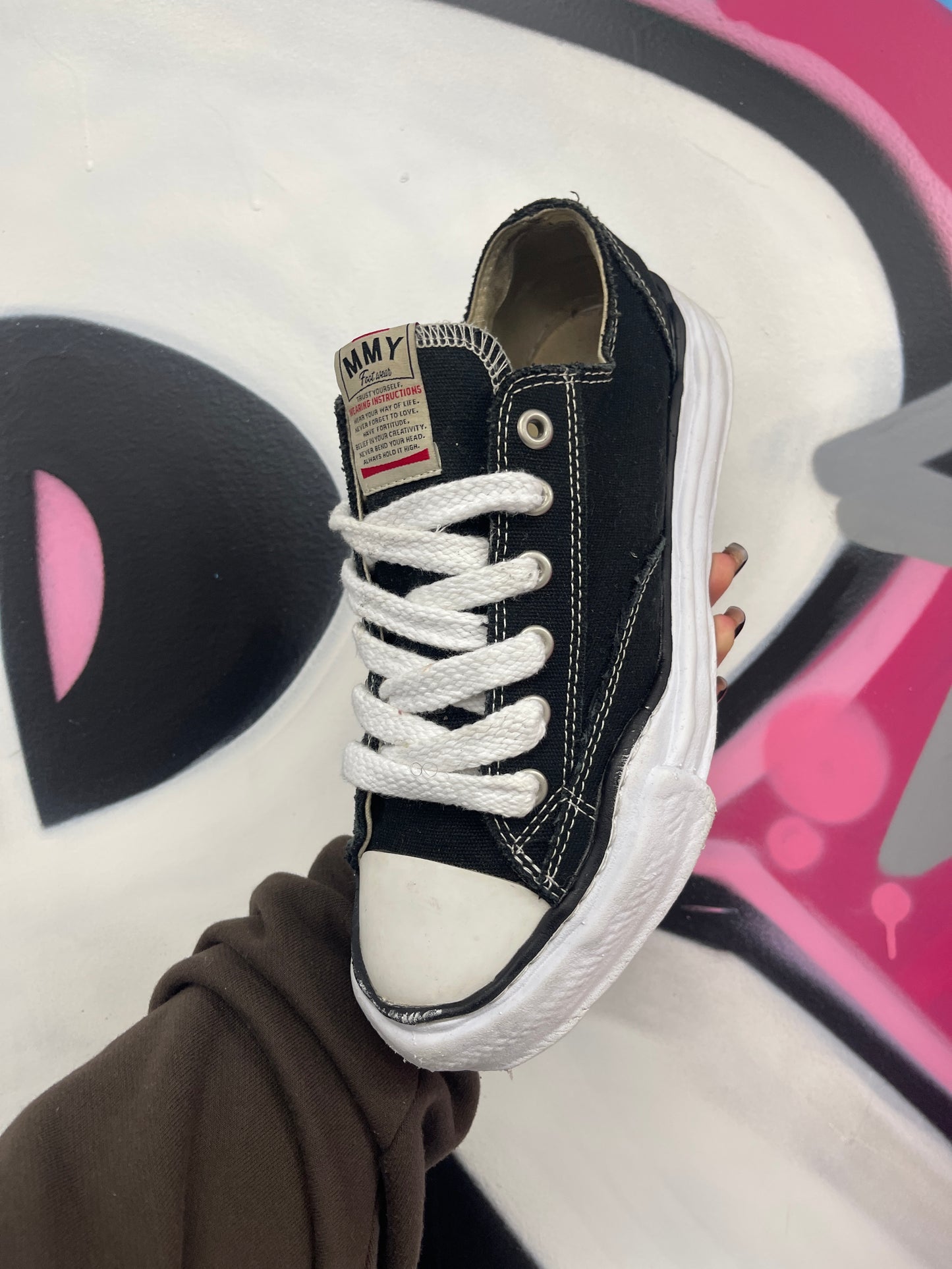 MMY Peterson Low Black White Used 42 (US 9) With Box